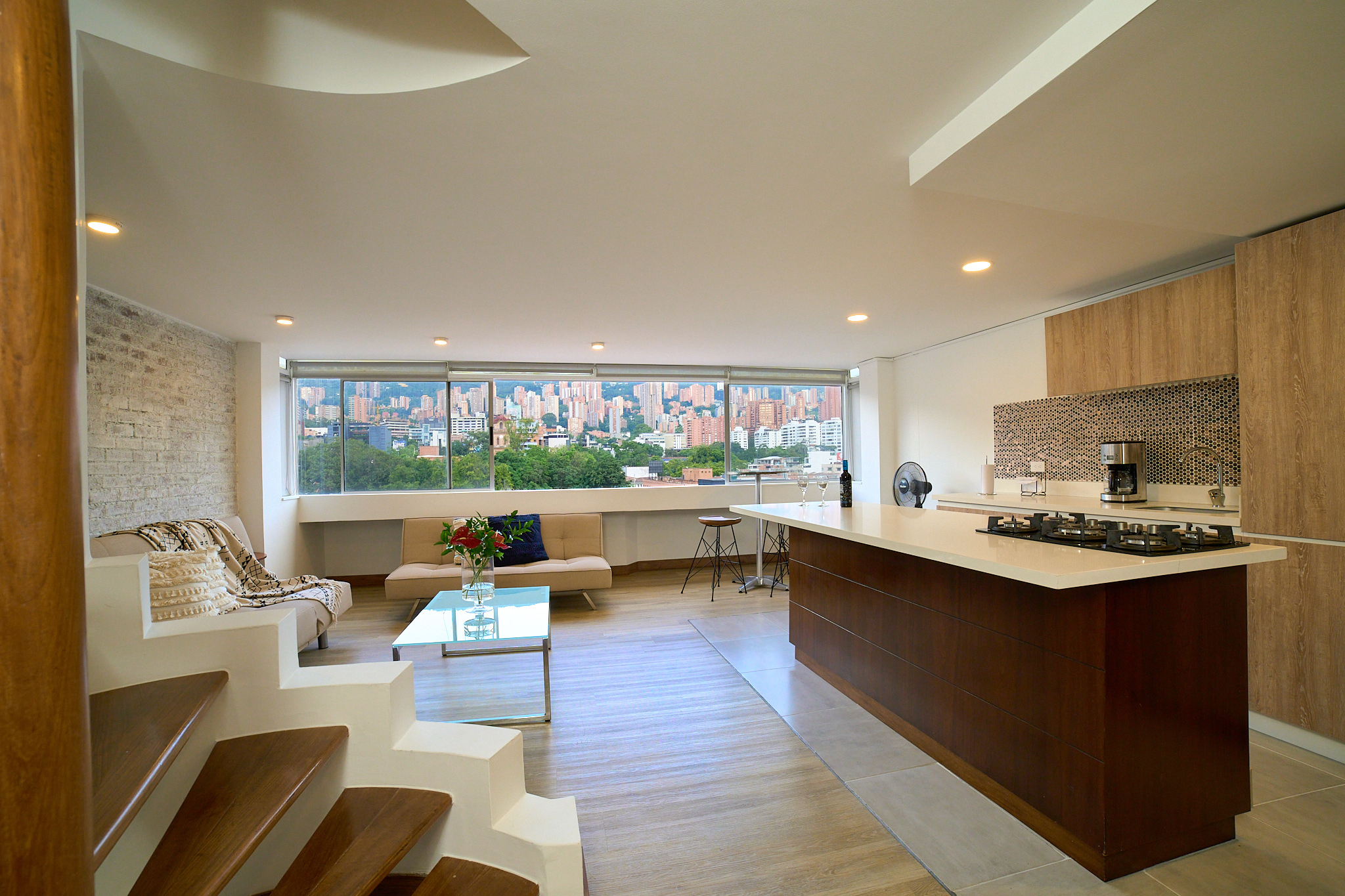 Beautiful duplex PH with amazing views & location.