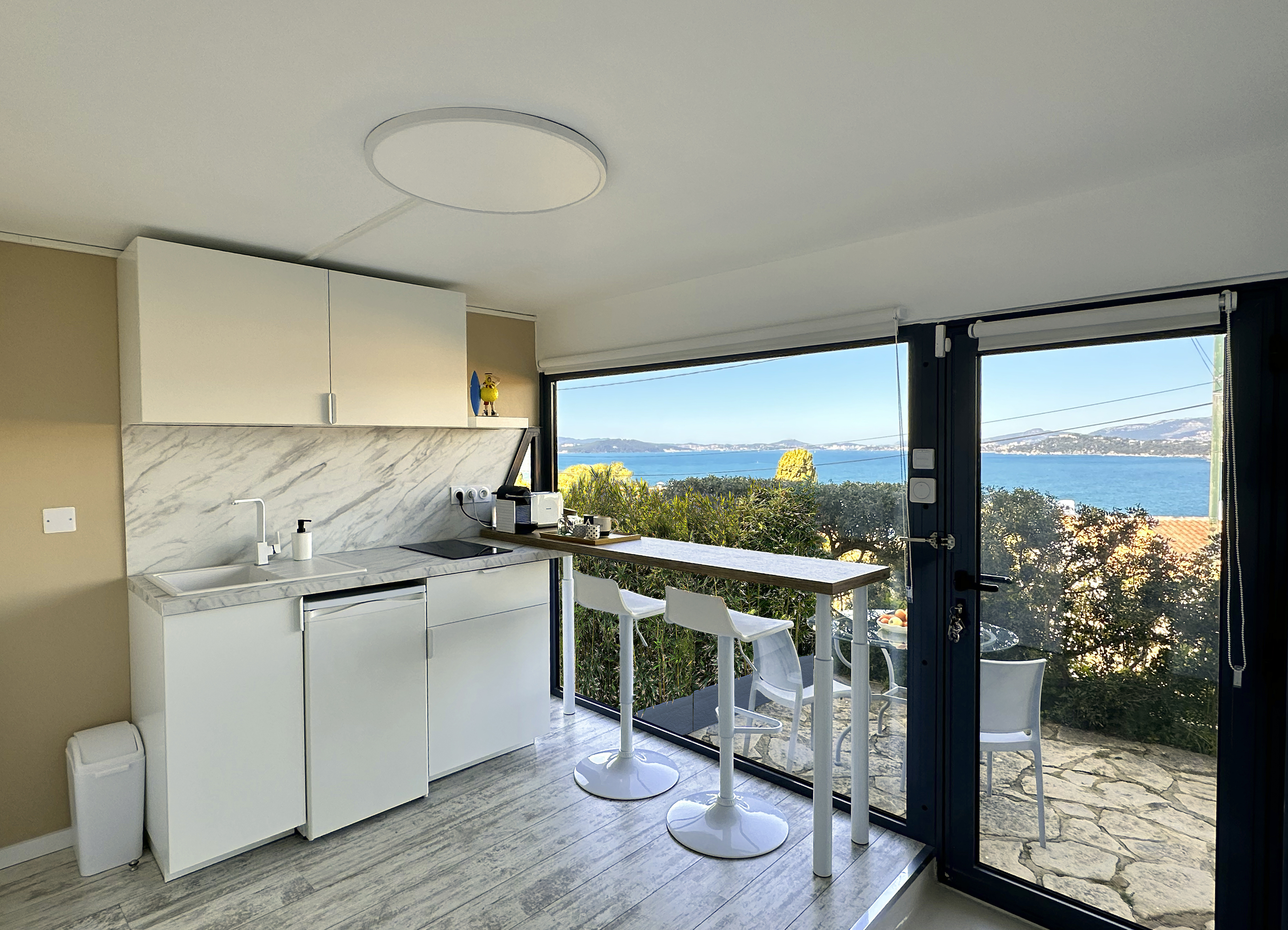 Quiet and cozy, sea view, beach on foot