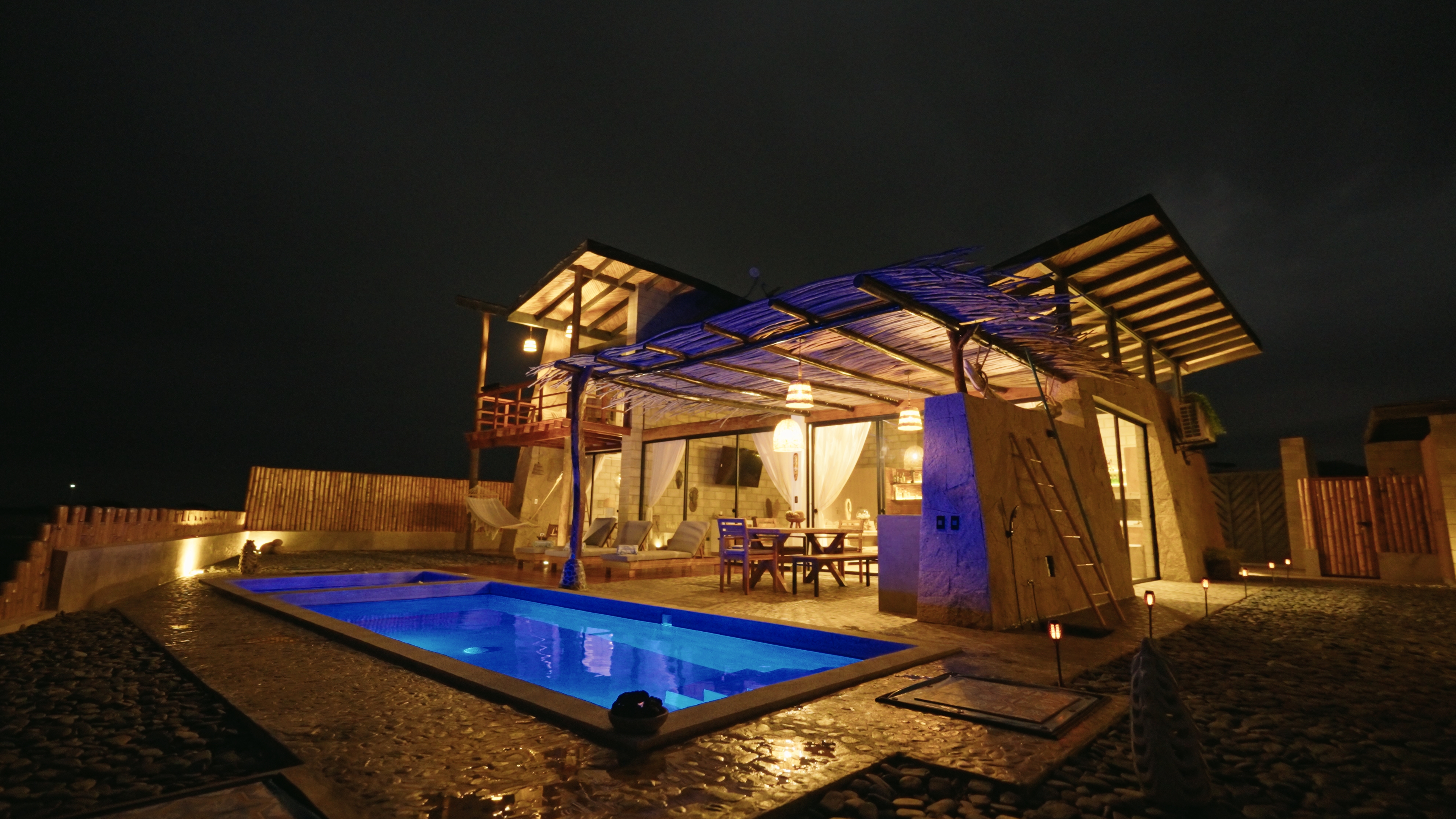 BREEZE HOUSE, disconnect and relax