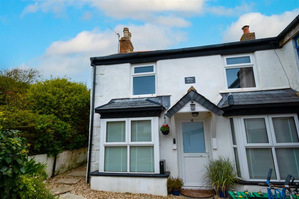 A cute cottage just a stone's throw from the sea