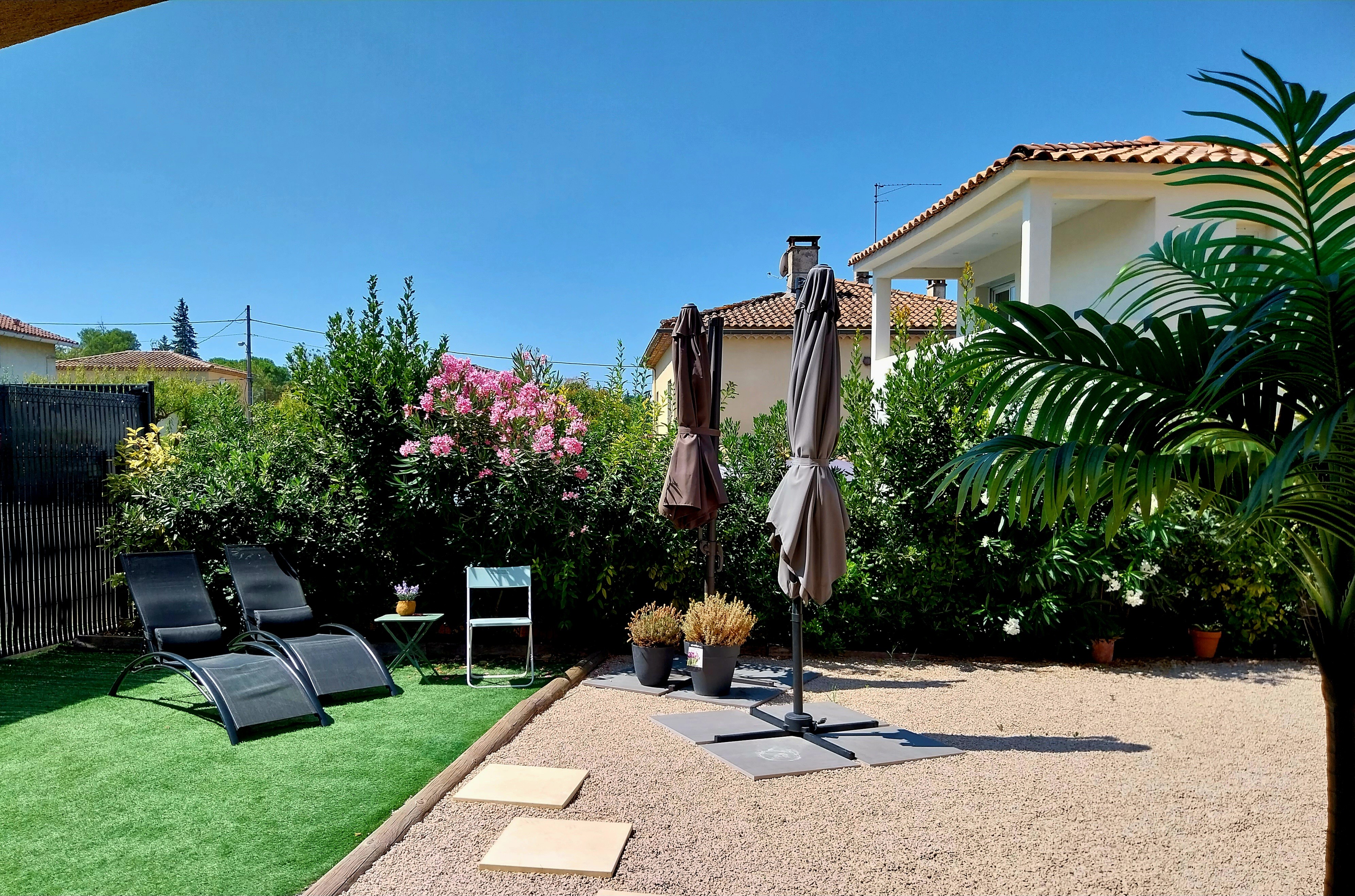 *Elegant* BBQ, private car park ,15 min from Marseille