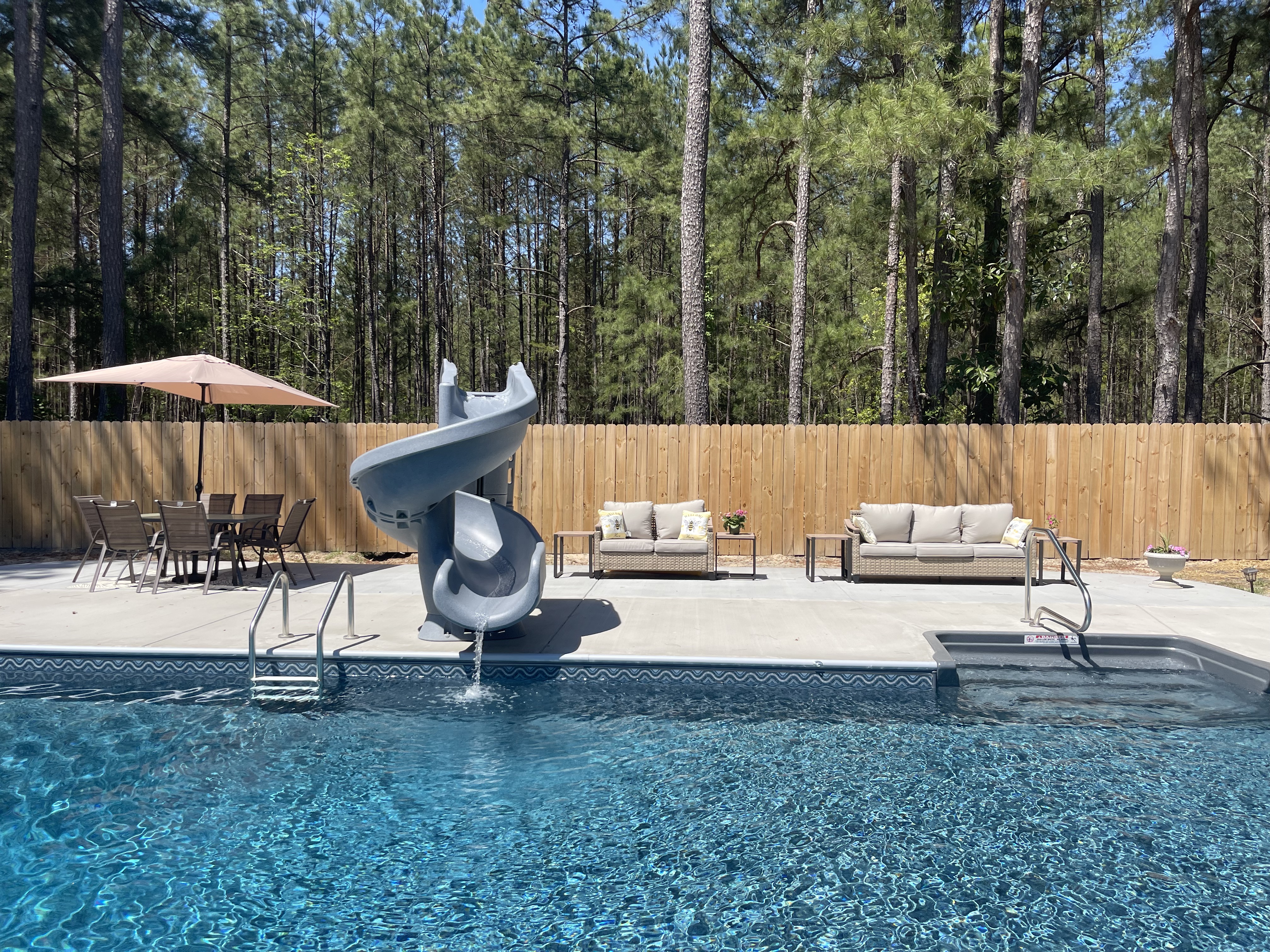 Peaceful Studio Apt. slps 4, Pool, Hot Tub, Sauna