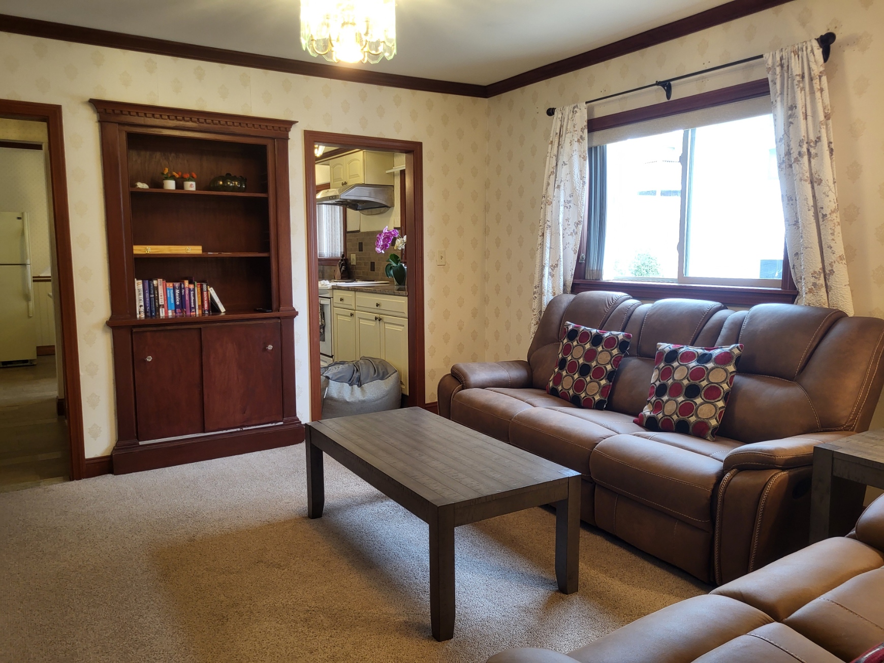 Homey 3-Bedroom Apartment Near Harvard SQ & MIT in Strawberry Hill, Cambridge