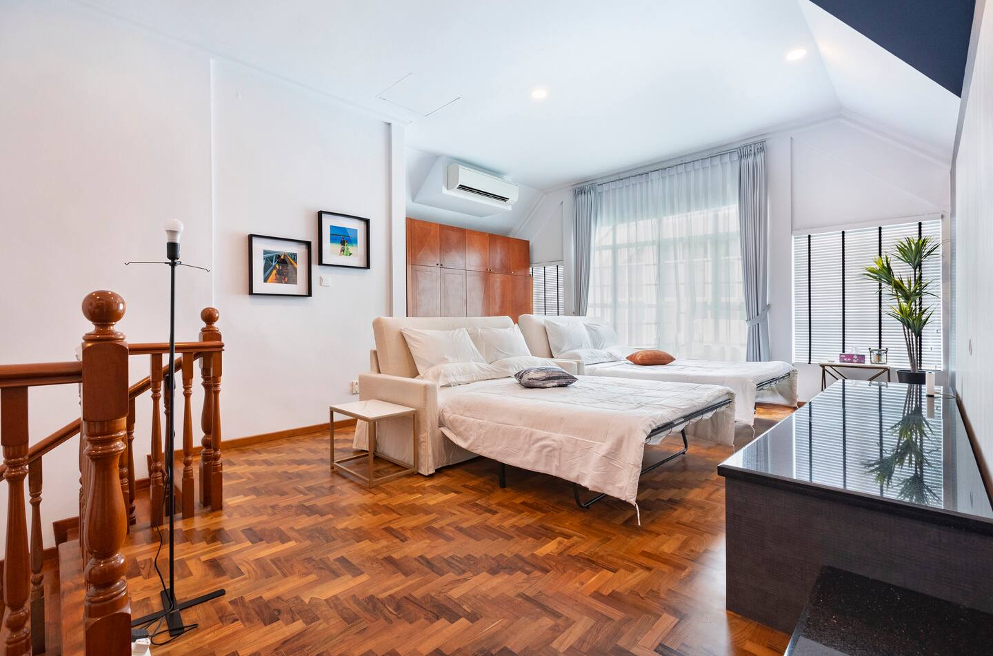 Luxury Room ~Steps away from the MRT