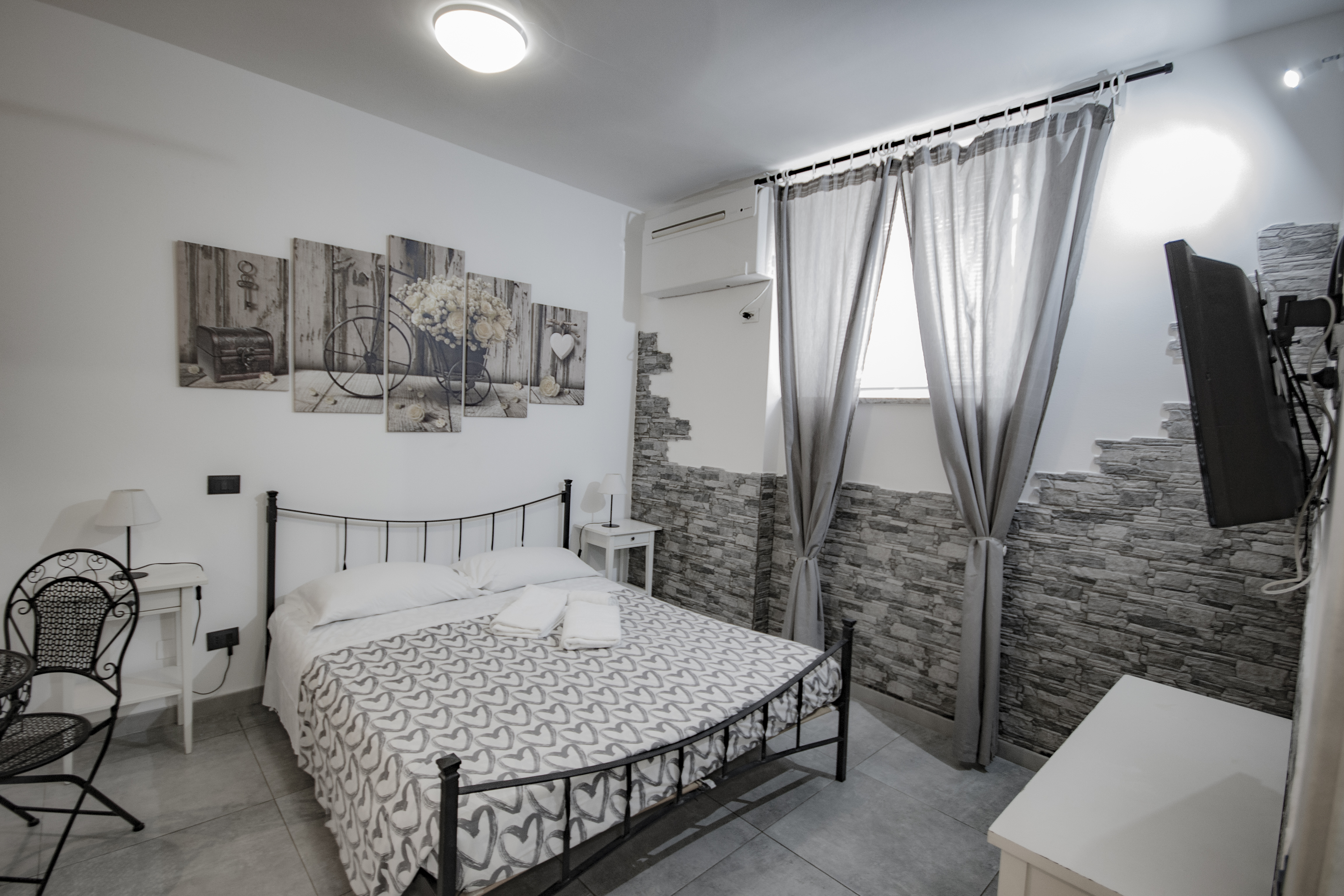 Central cozy room, private bathroom inside, Roma