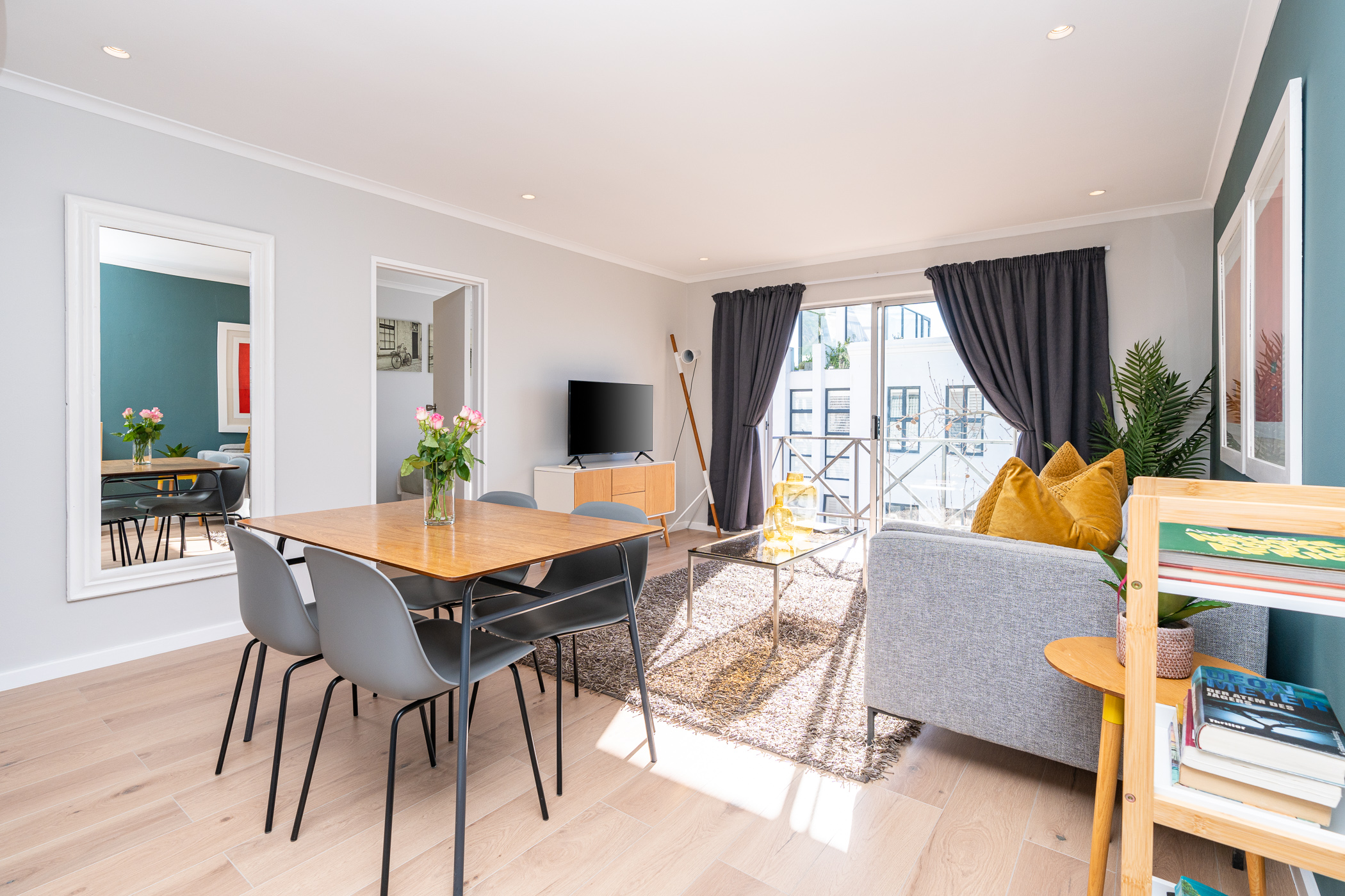 280+ reviews | Stylish 2Bed | Aircon +Garage