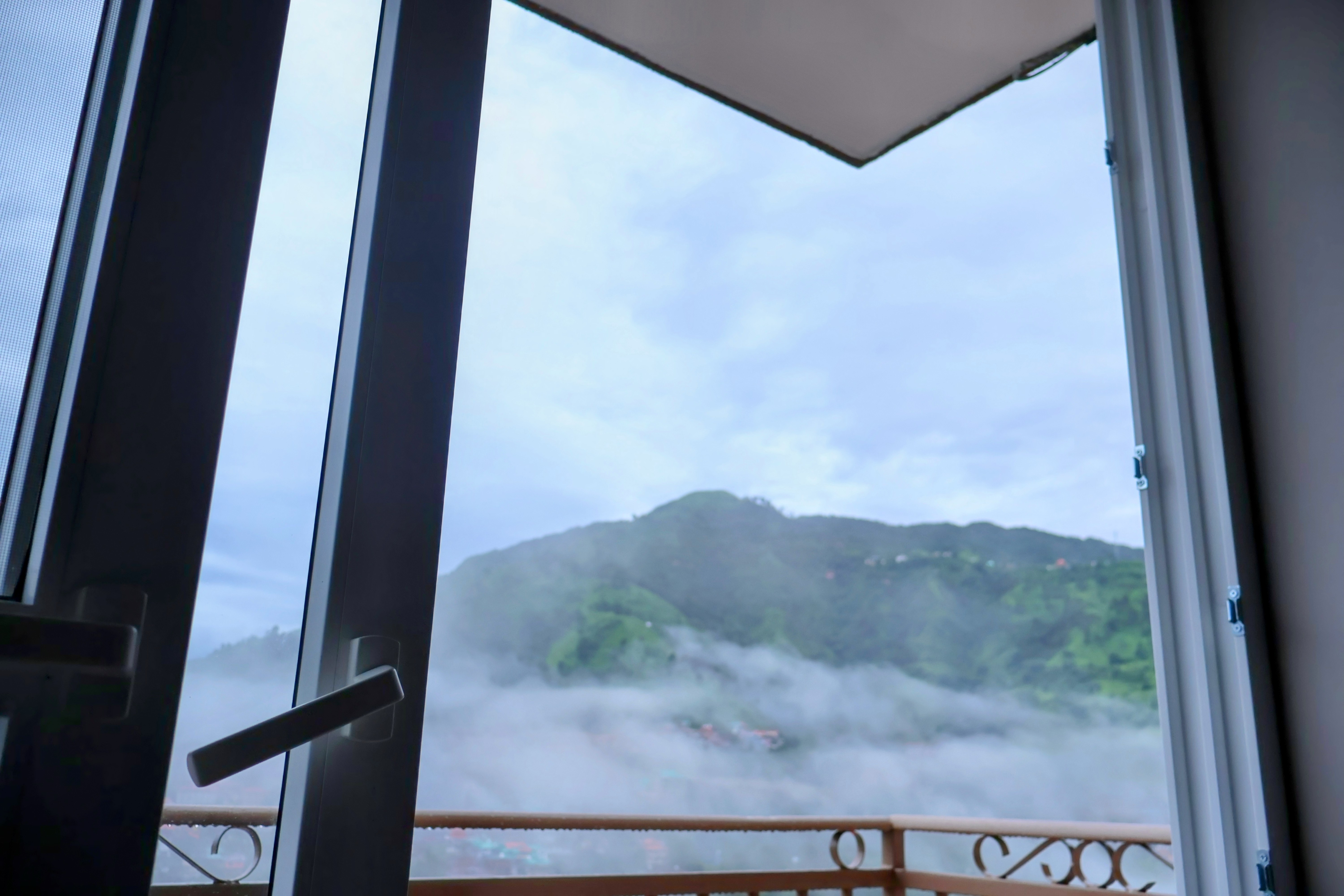 Luxury Stays by Glambirds 2bhk