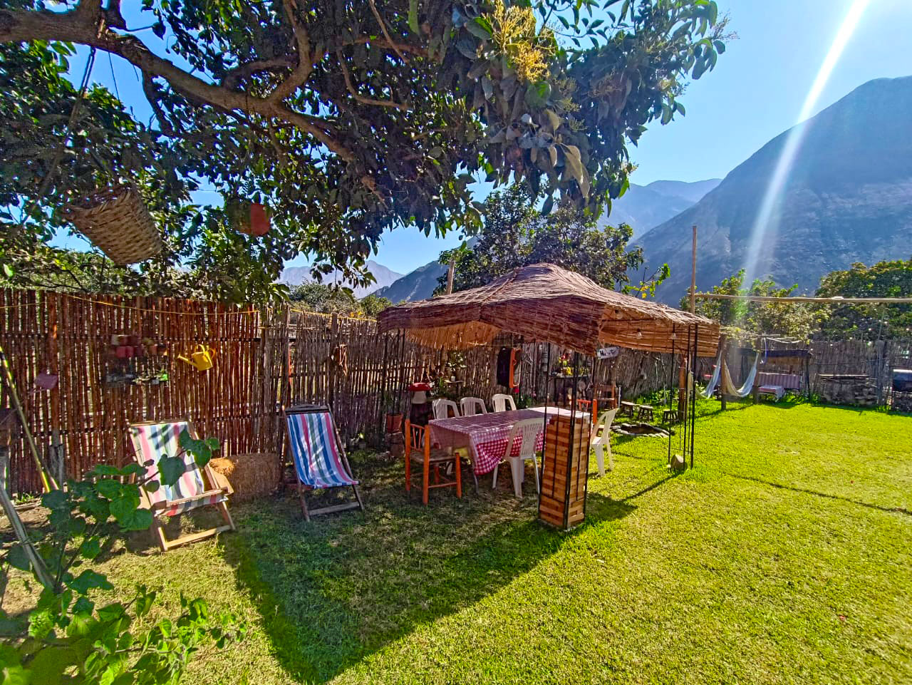 Depa with spacious garden to enjoy  as a family.
