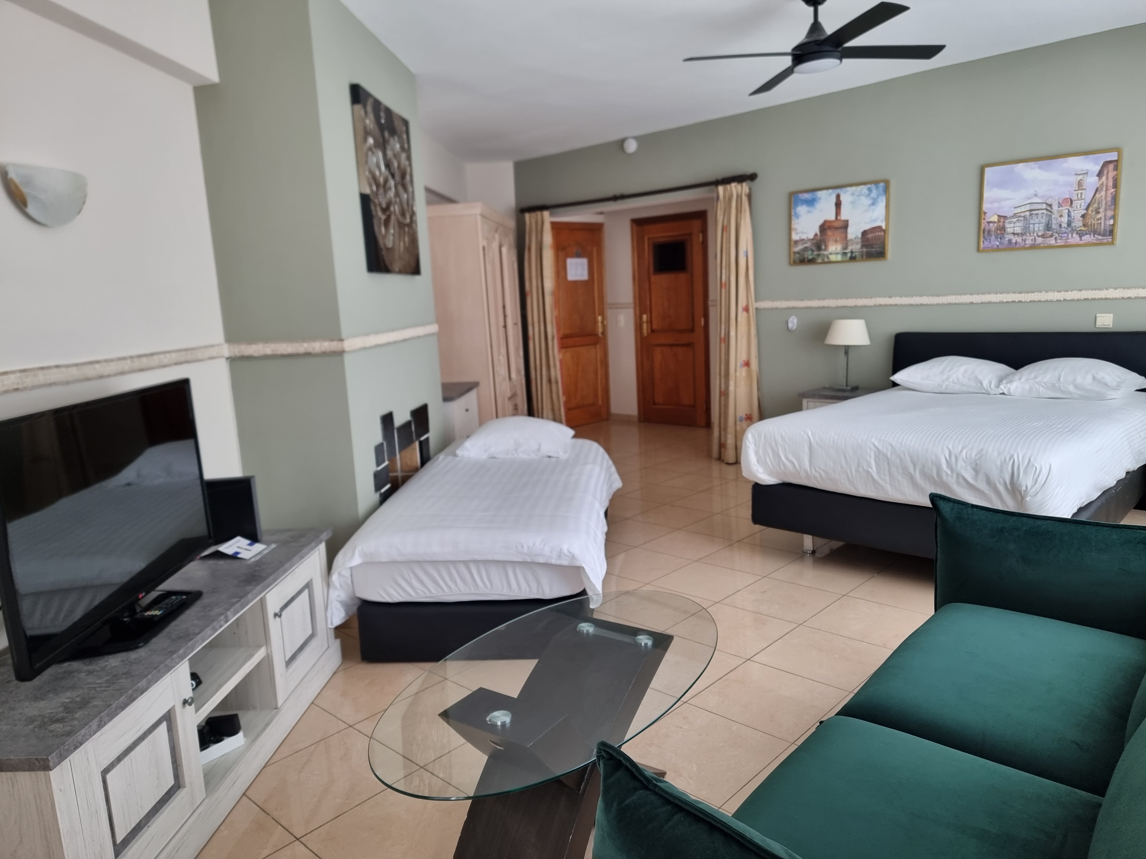 Private Apt Florence-Brussels Midi Station &Center in Anderlecht, Brussels