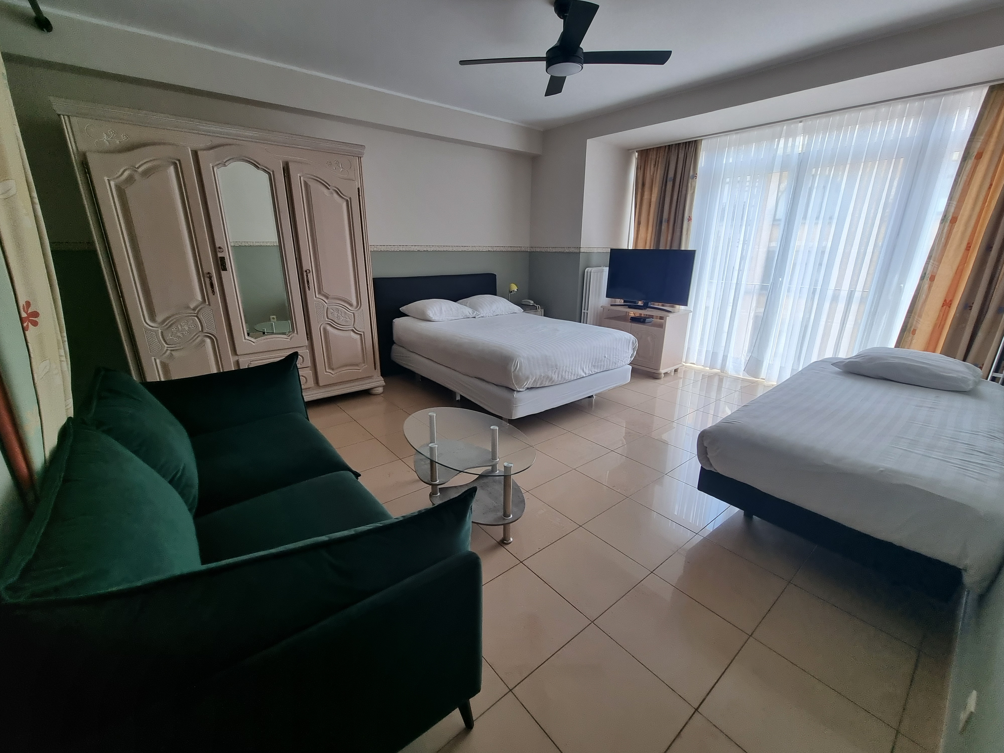 Private Villarosa Apt-Brussels Midi Station&Center in Anderlecht, Brussels
