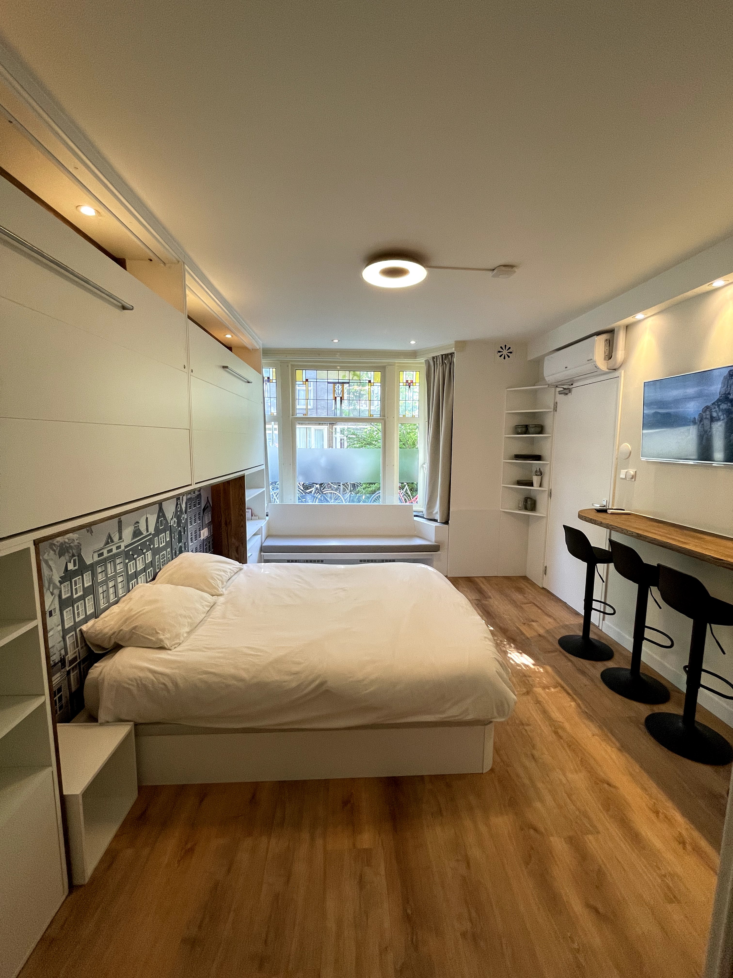 Private 2-4p studio and your own private entrance!