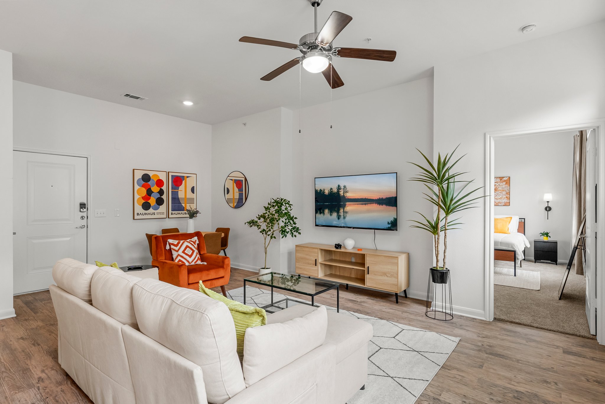 Stylish 2BR/2BA Near Downtown & Airport + Pool/Gym in 78741, Austin