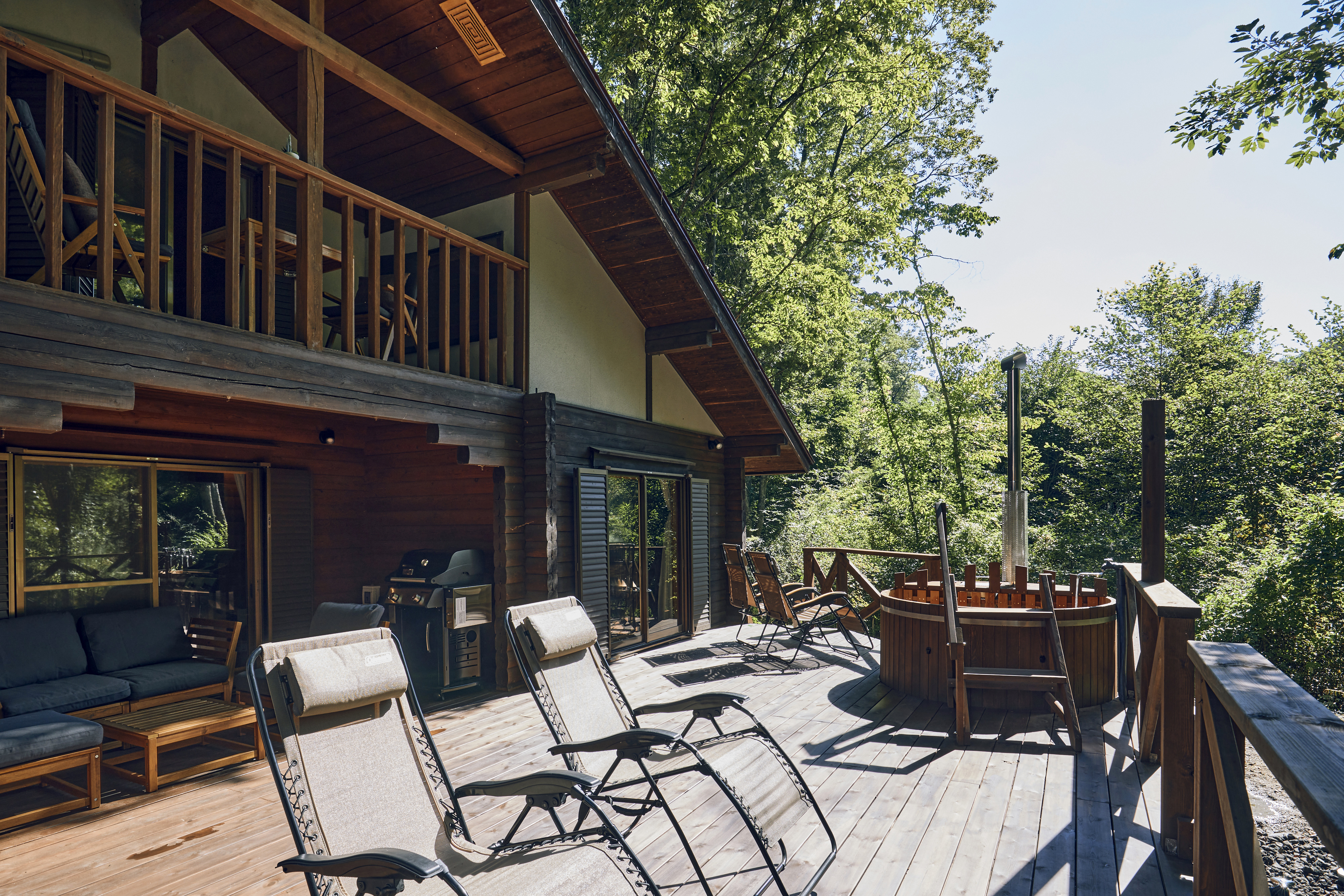 流木ハウス　RB-1 Noël Kitakaruizawa Seiryu】清流脇の高級別荘｜サウナ＆薪風呂