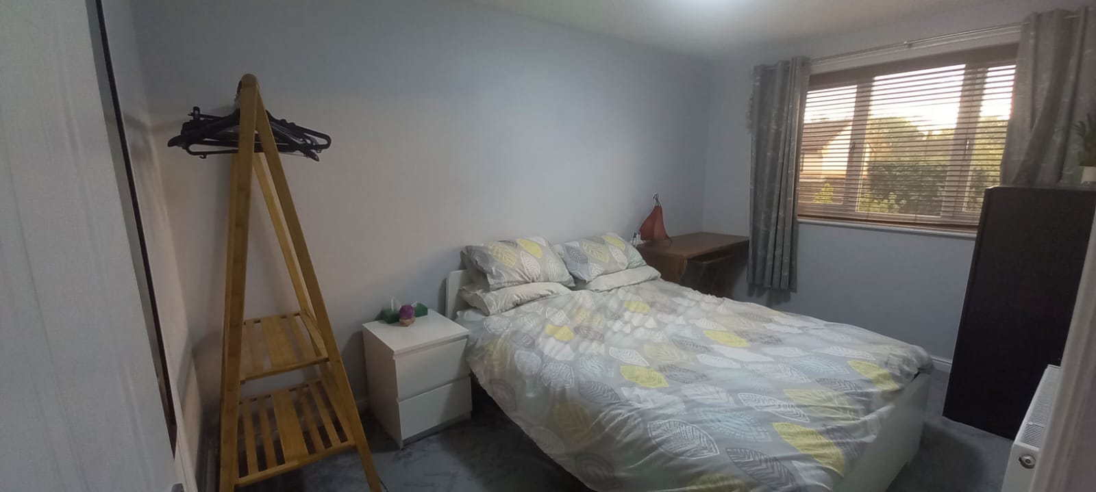 A bright and quiet ensuite room in Salford District, Greater Manchester