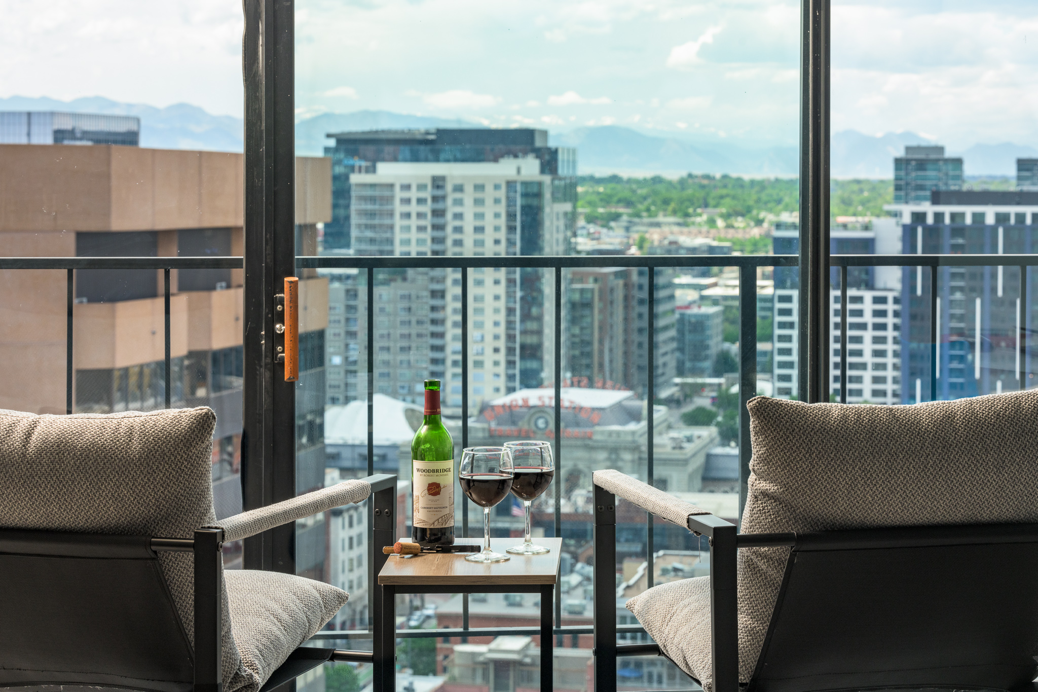 *16 Shower Head Steam shower! Insane mtn. views! in Union Station, Denver