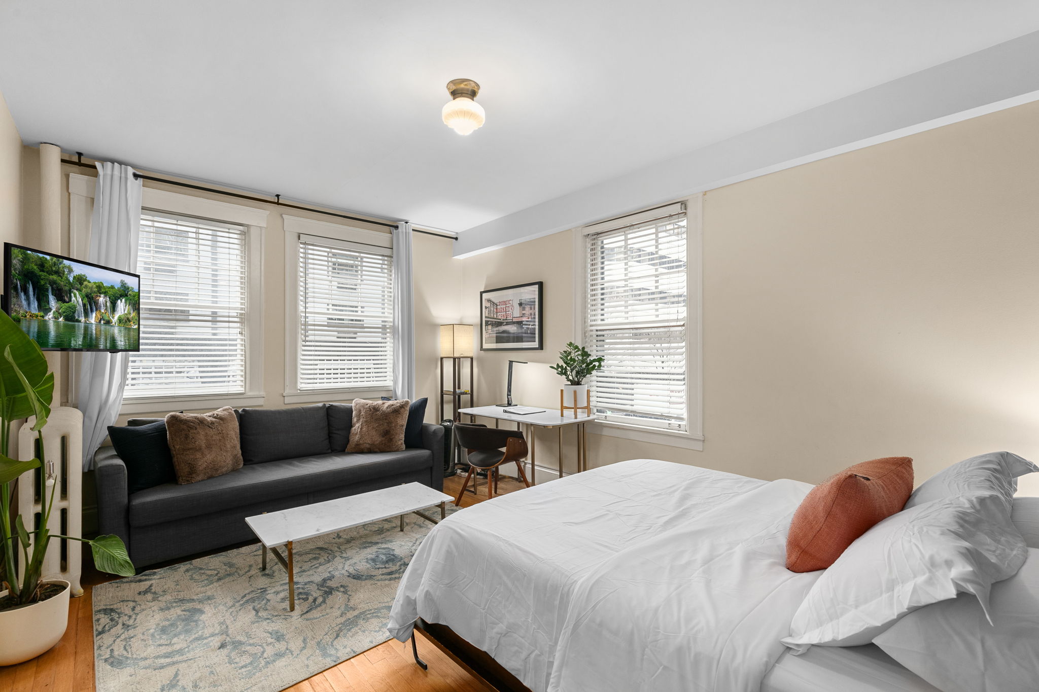 Cozy Downtown Studio - Steps to Space Needle