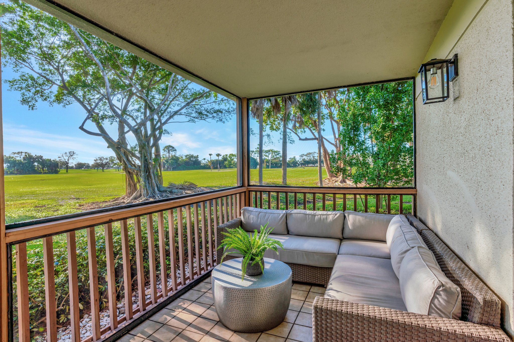Golf Course Views! Corner Unit in PGA National