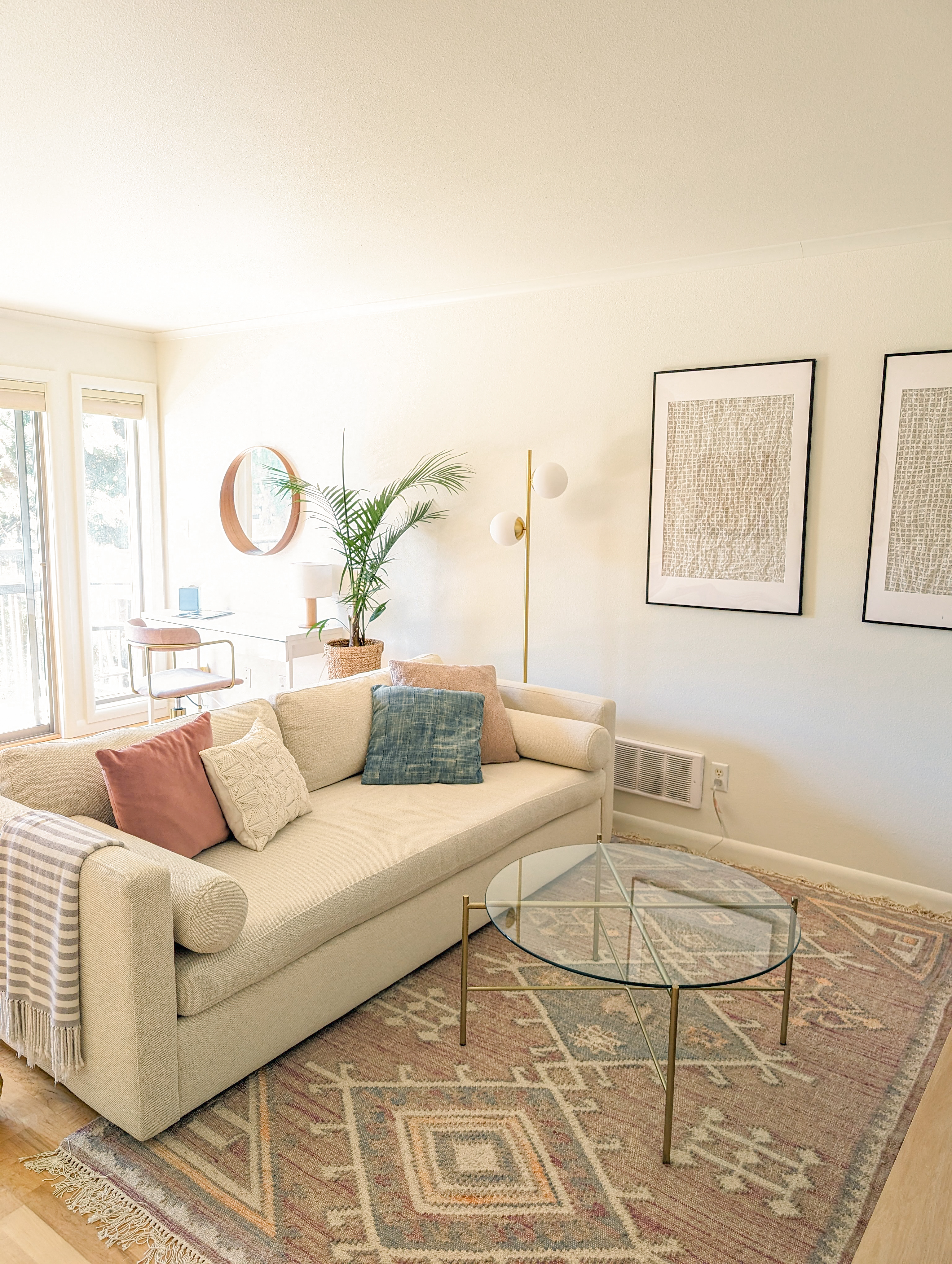 Upgraded Urban Chic Condo with Balcony