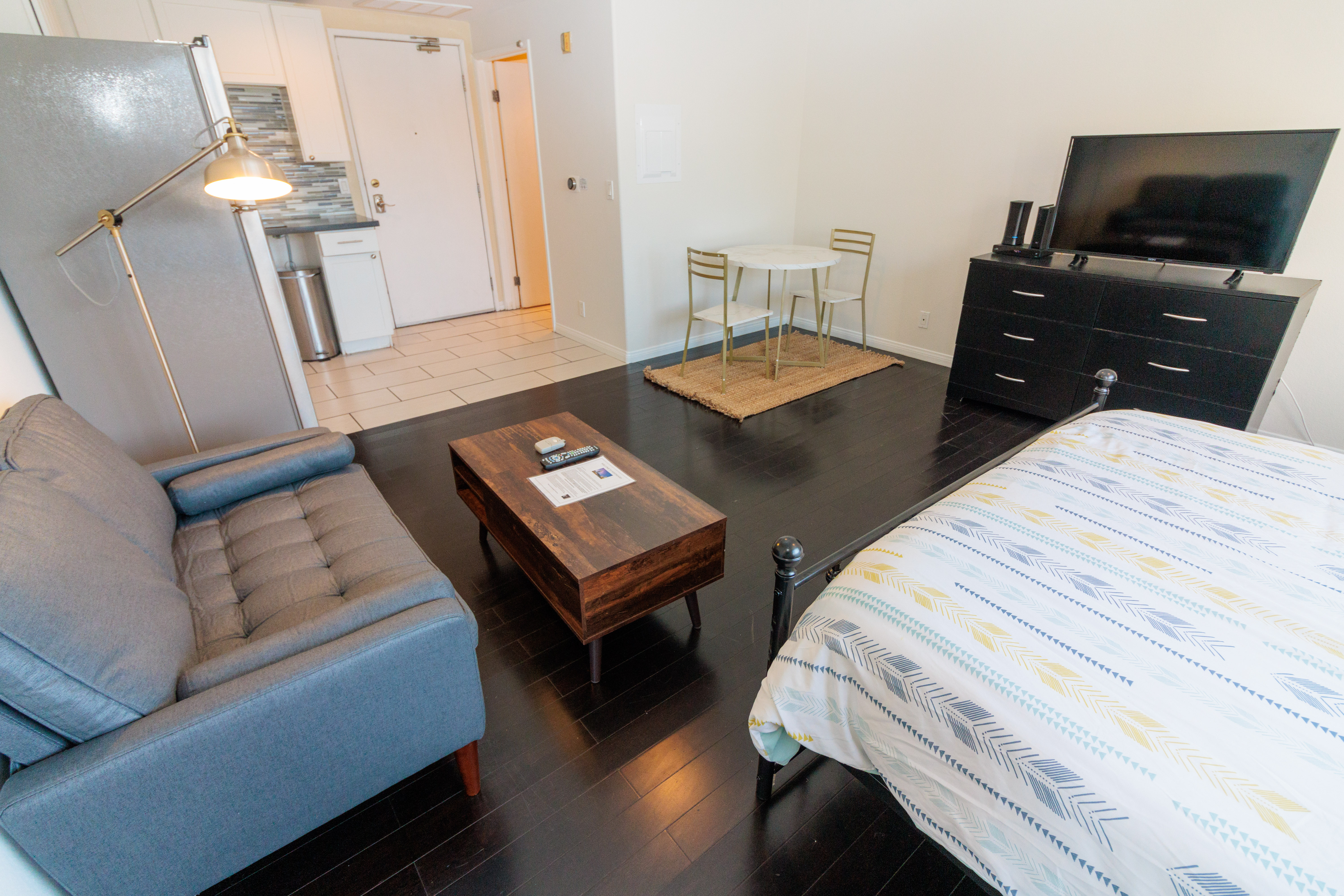 214 Exec Apartment View Nr UCLA on Westwood Blvd.