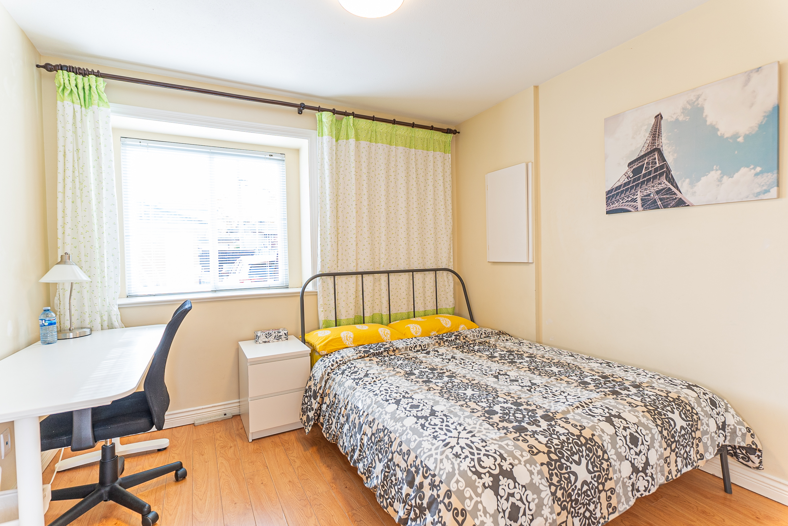 [East Van Escape] • Private Ensuite Bathroom •