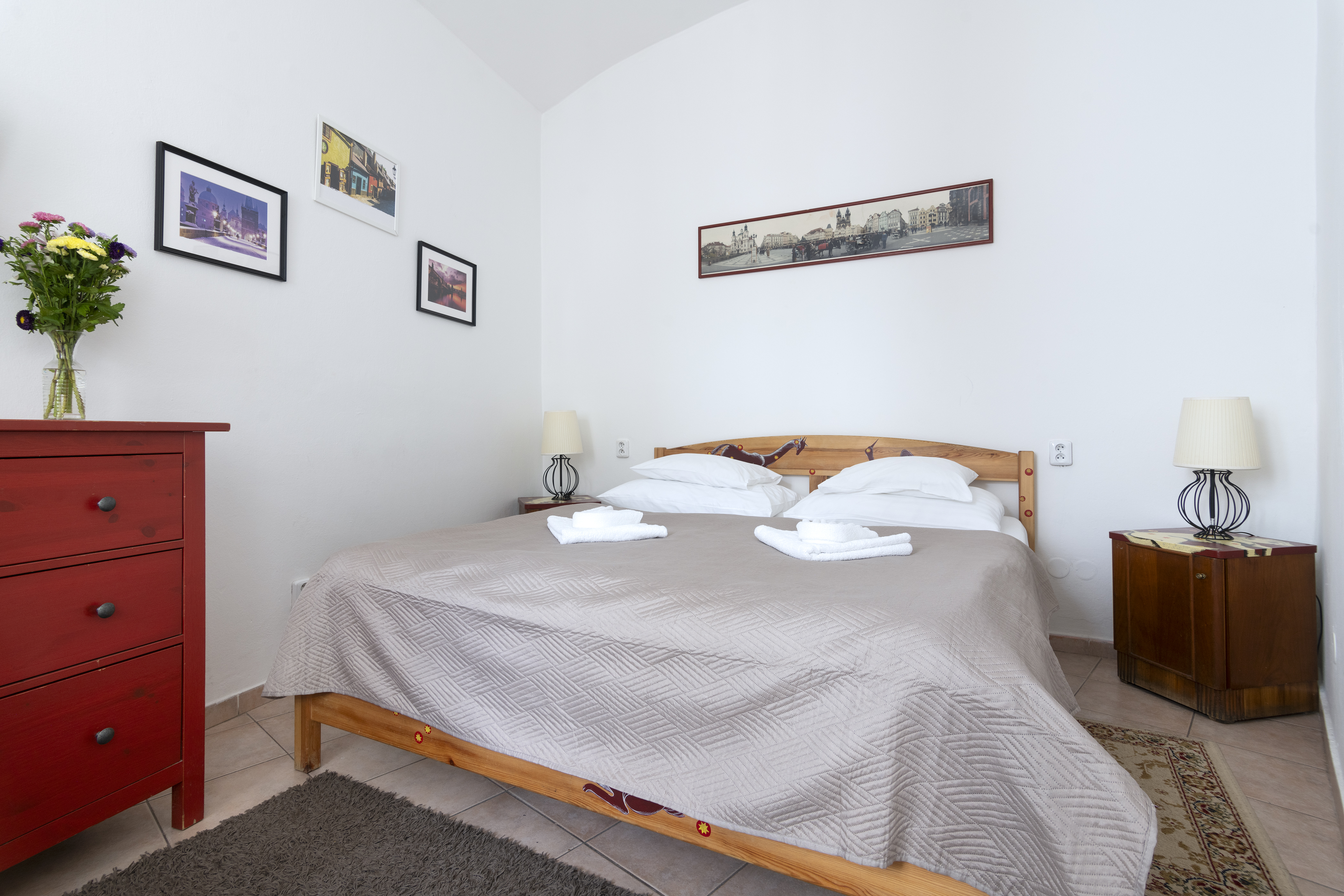 Romantic Hideaway ♥ Right by The Old Town Square!