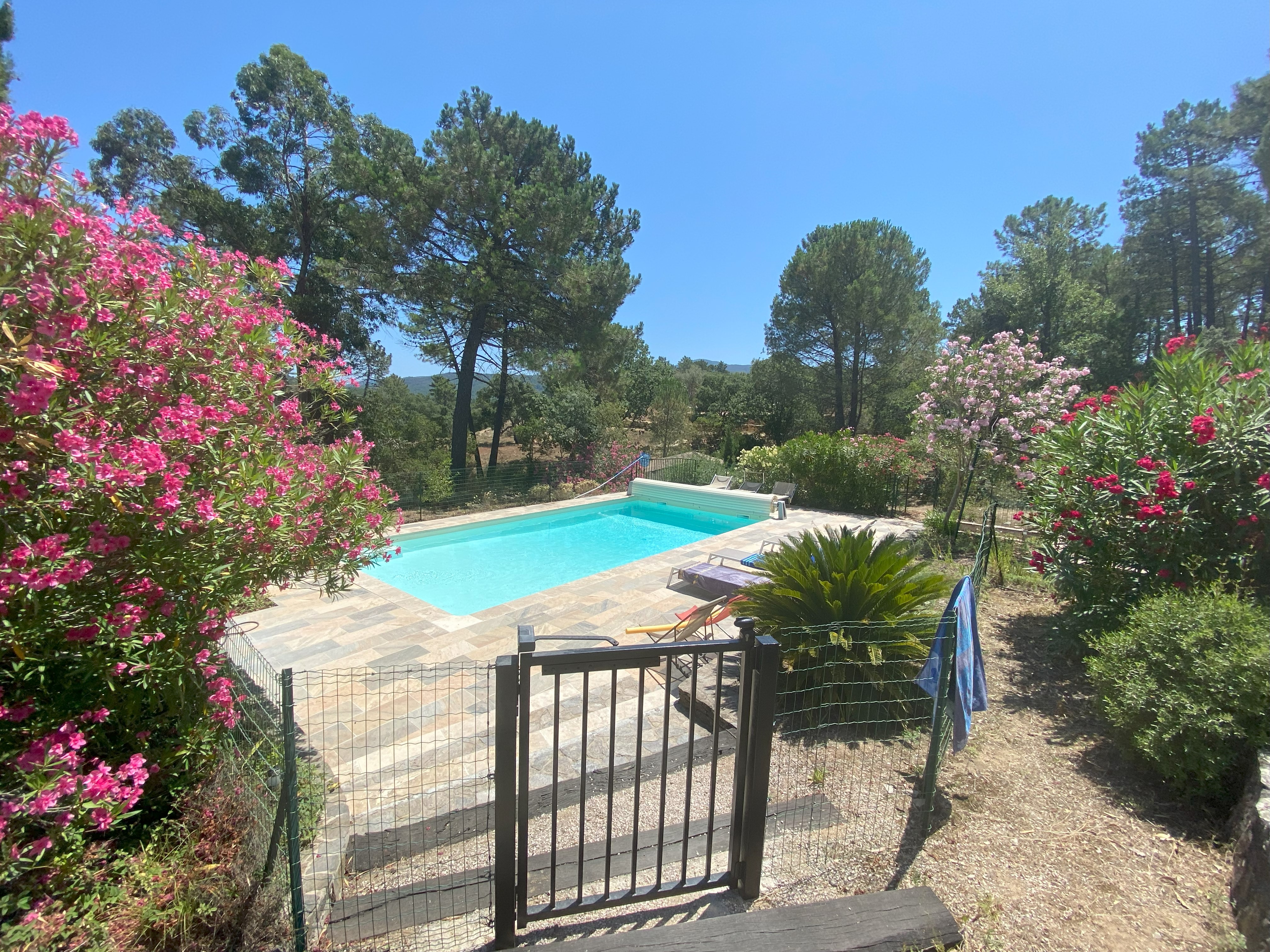 Large villa in the hills for 6-10 pers.
