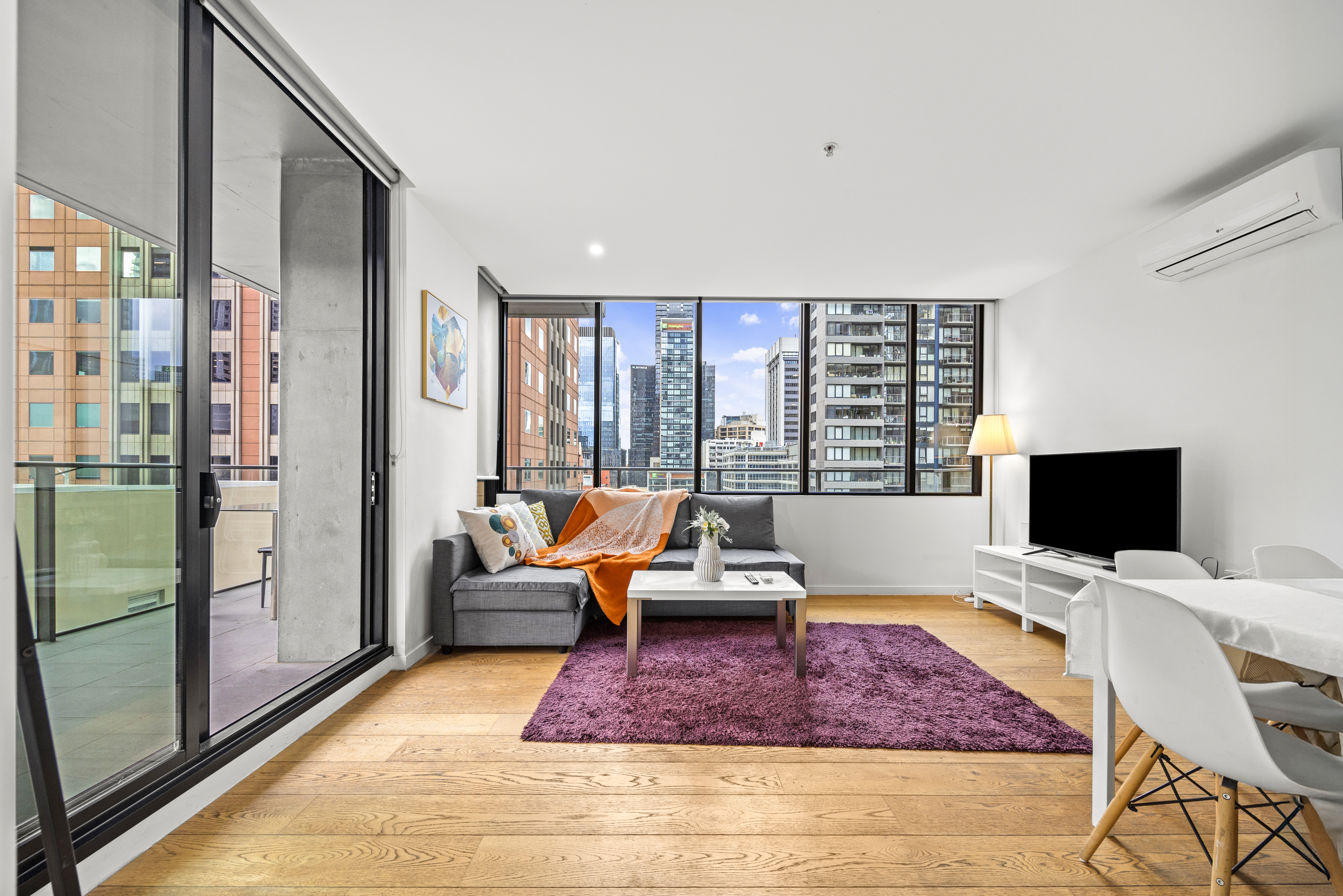 08-Urban Retreat 2BR Apt | 3 Mins Station