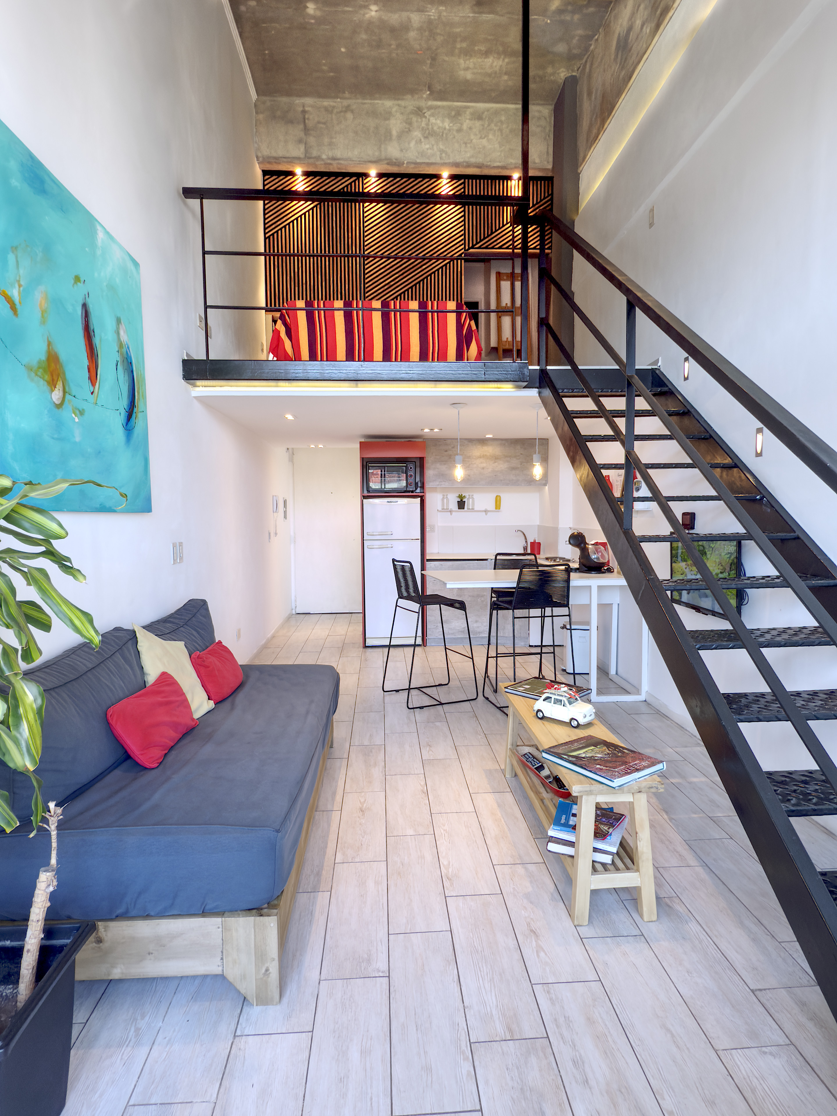 Loft de diseño con balcón cercano a Puerto Madero