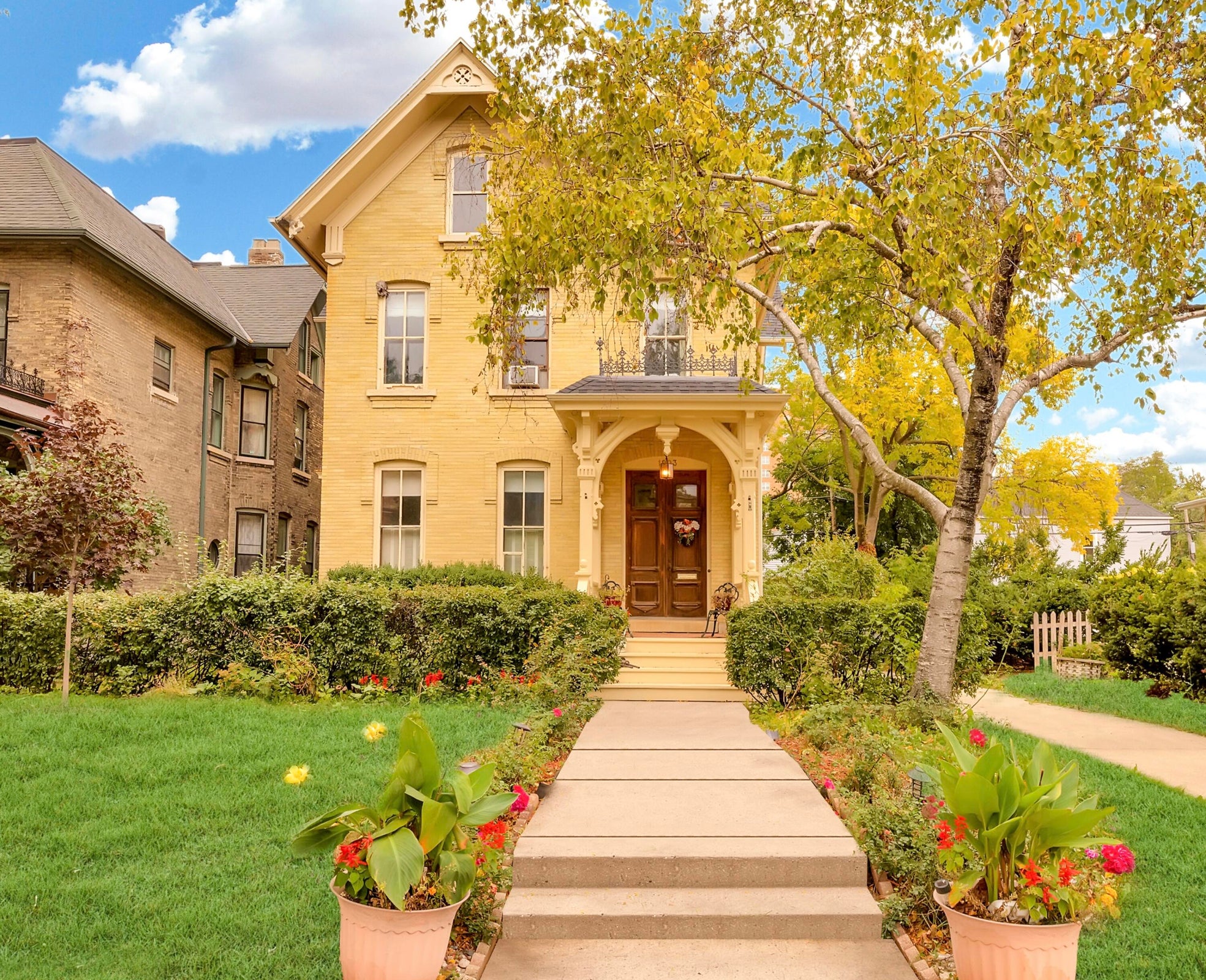 Historic 4 Bdr Victorian near Brady Street