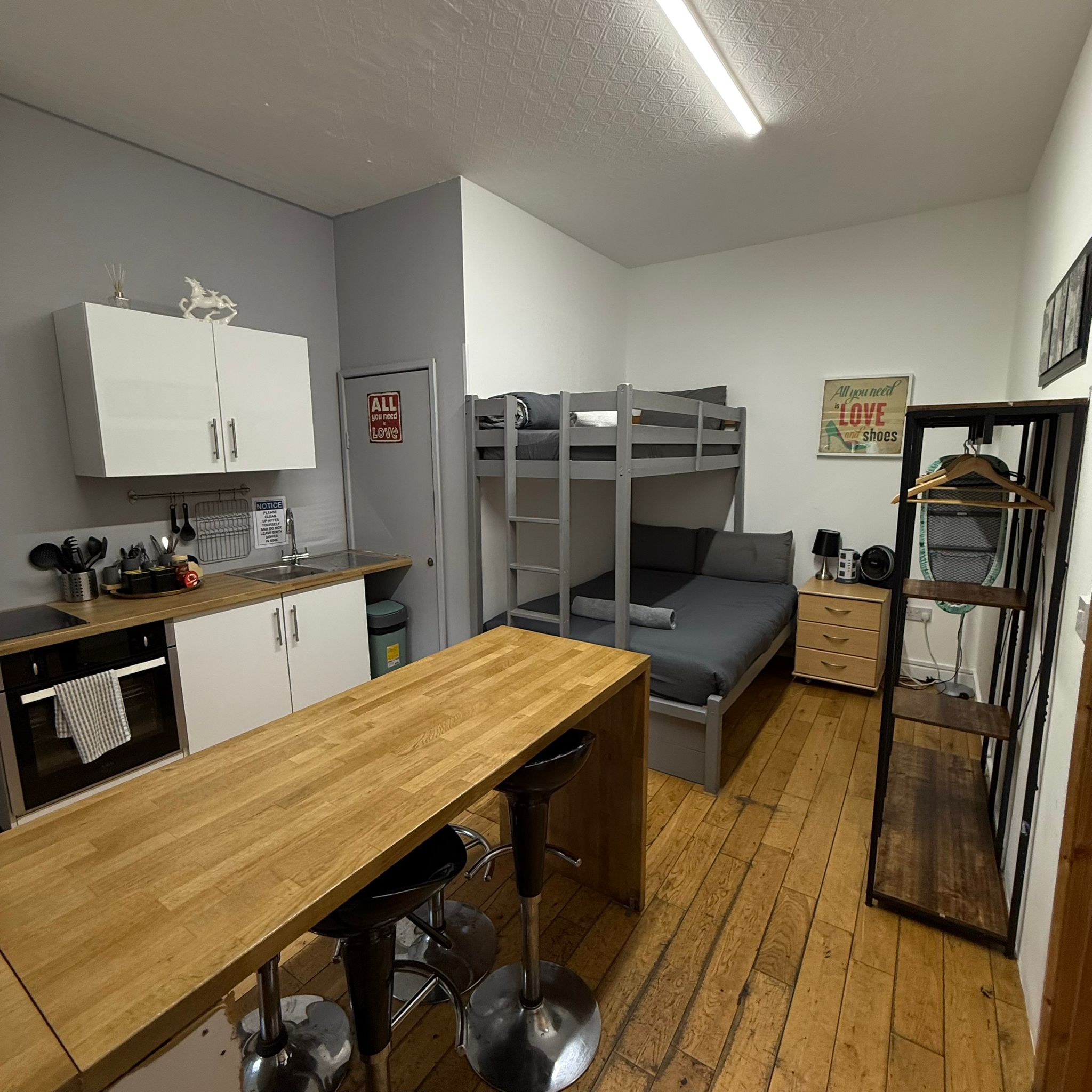 Family Guesthouse close to Tube and Tower Bridge