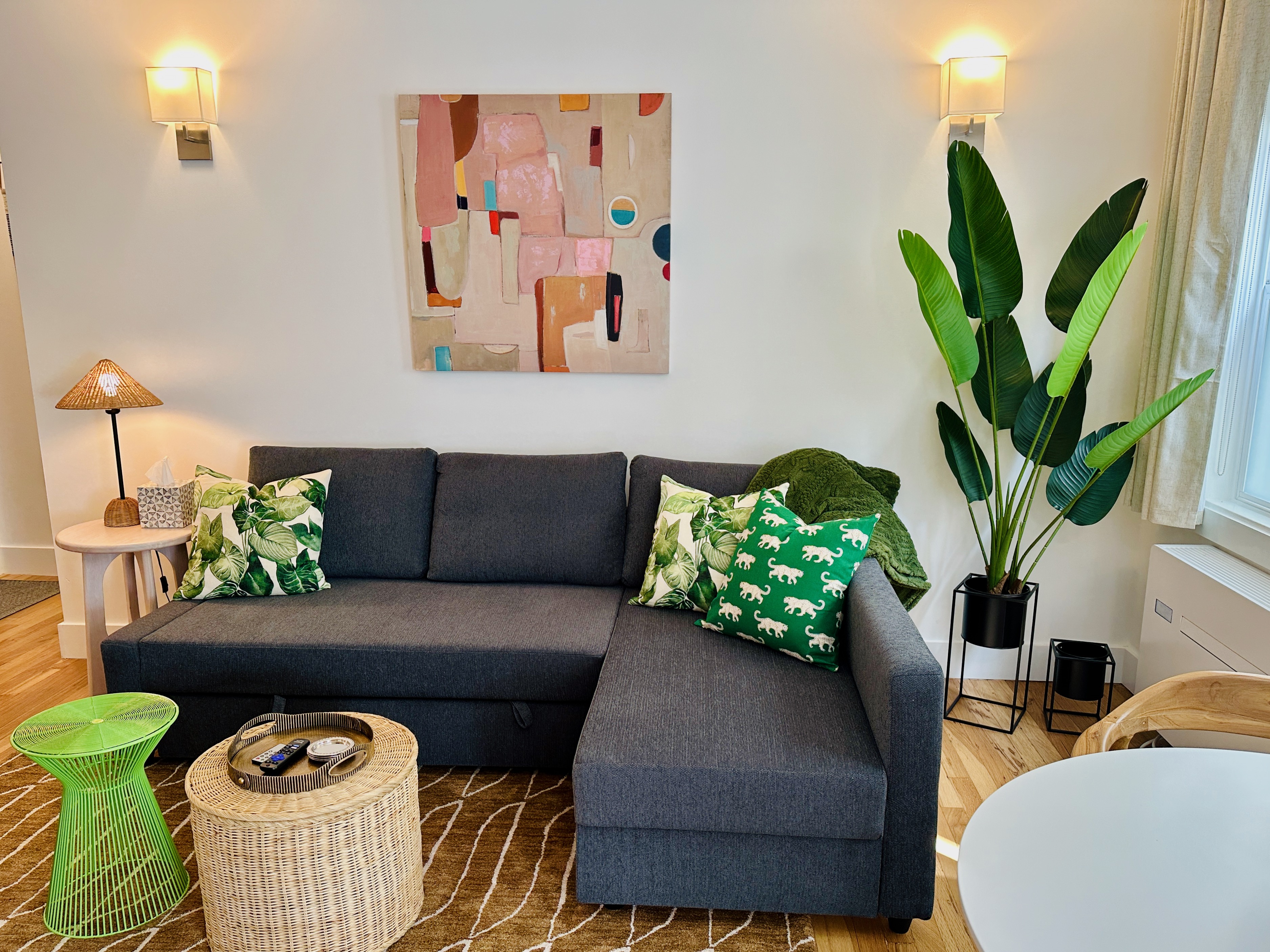 Newly Furnished Apartment on College Ave in Rockridge, Oakland