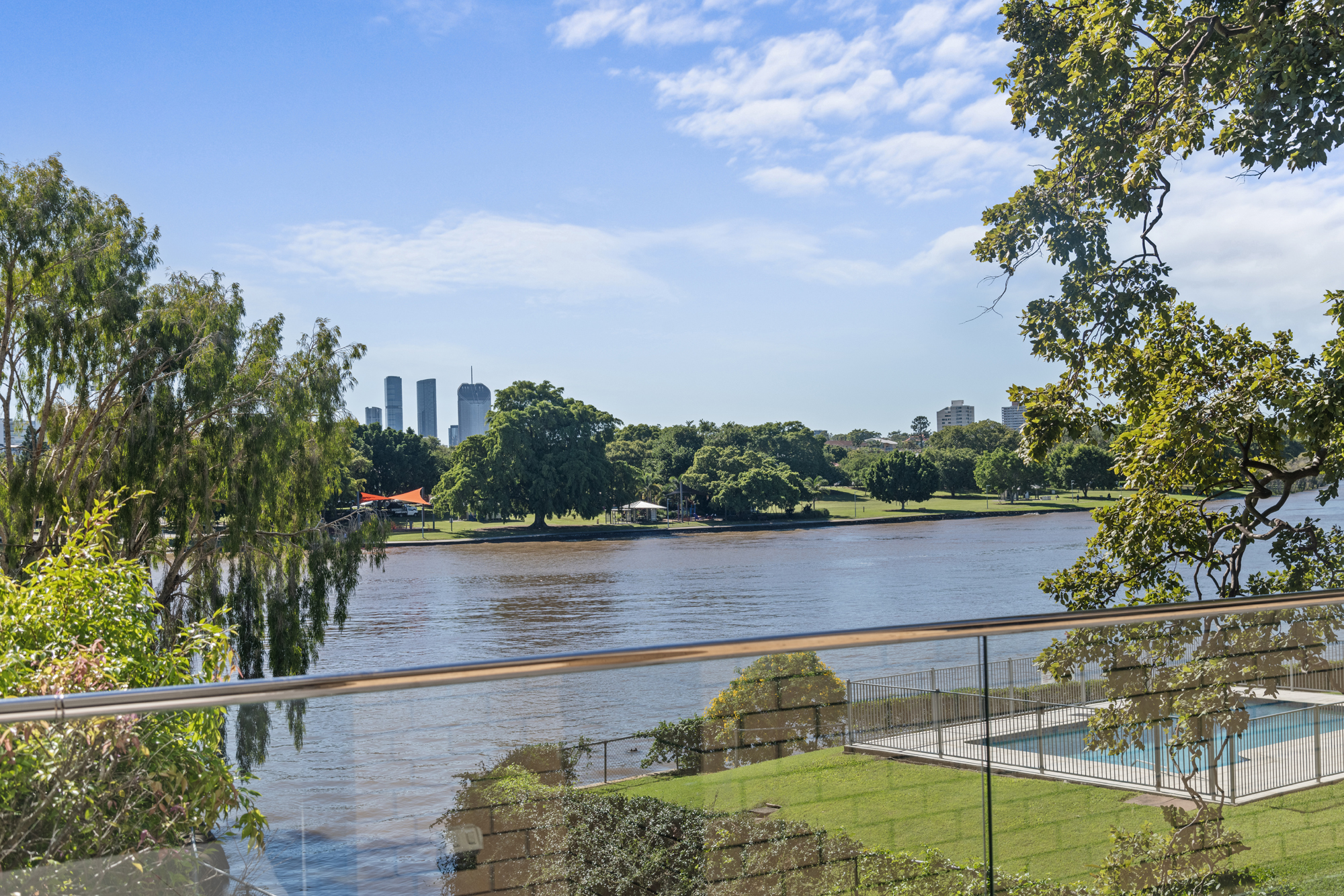 Peaceful 2 bed Riverfront unit in Taringa, Brisbane