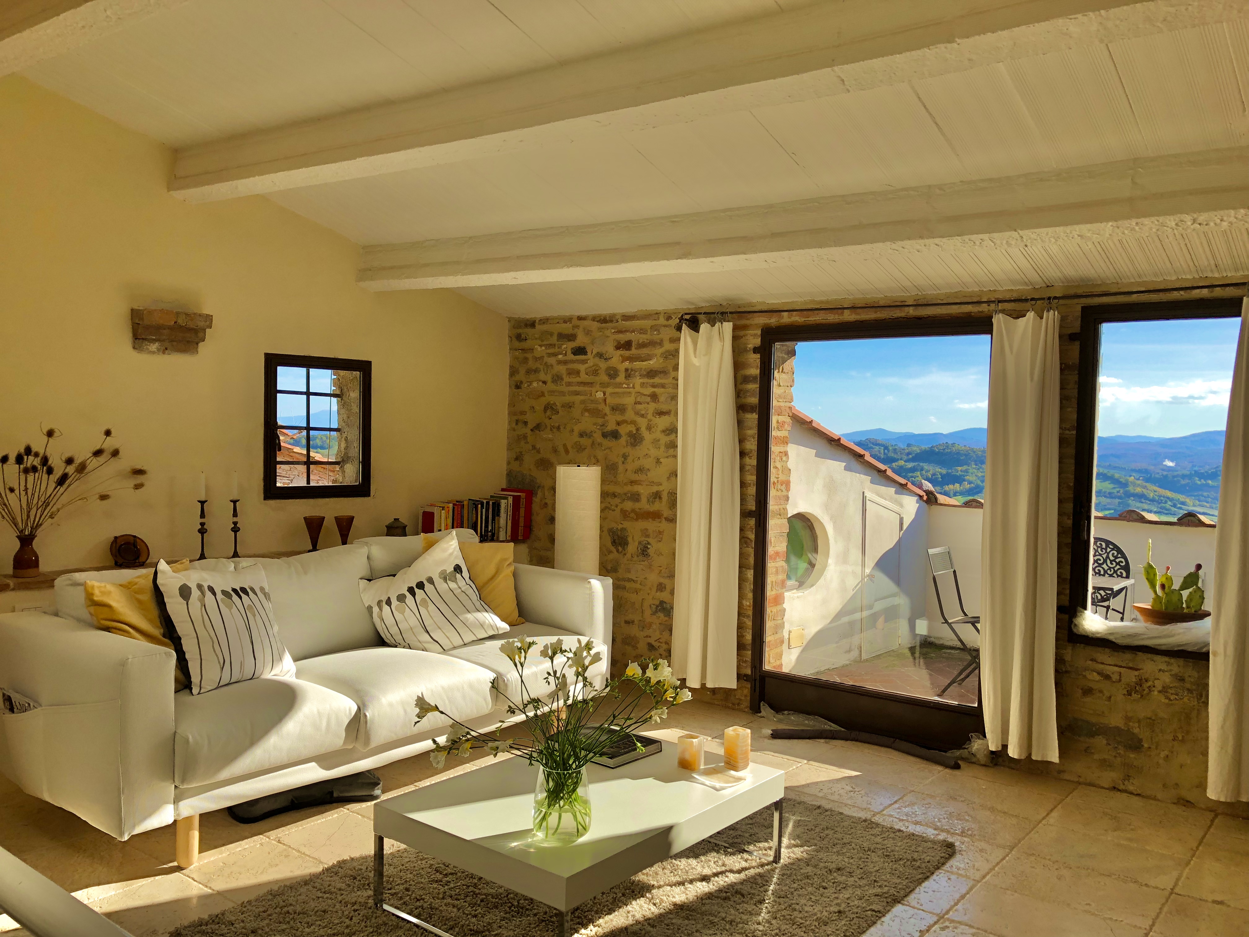 Charming Tuscan Retreat with Stunning Views