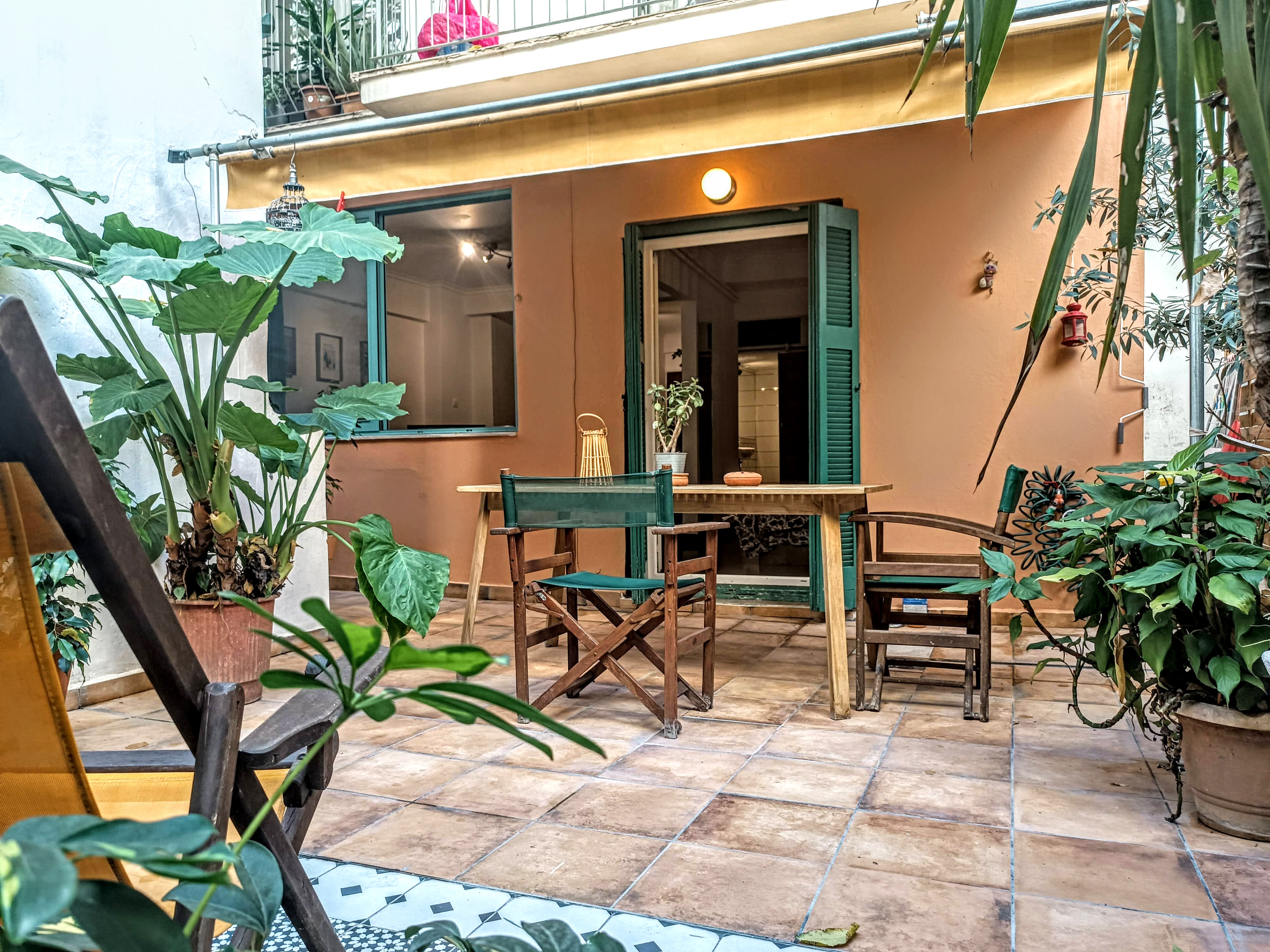 Rom's traditional garden-apartment near Acropolis