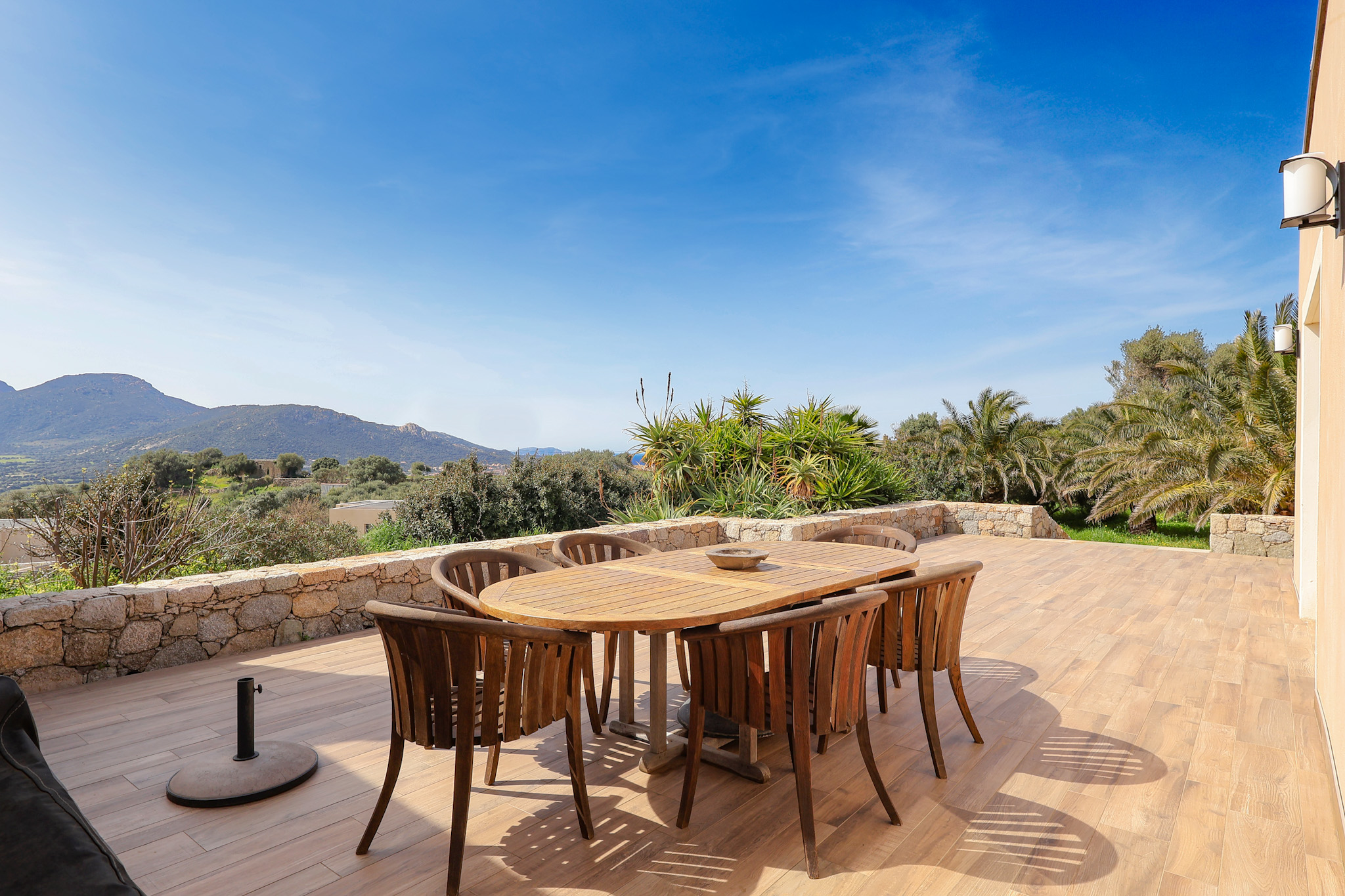 Villa between sea and mountain