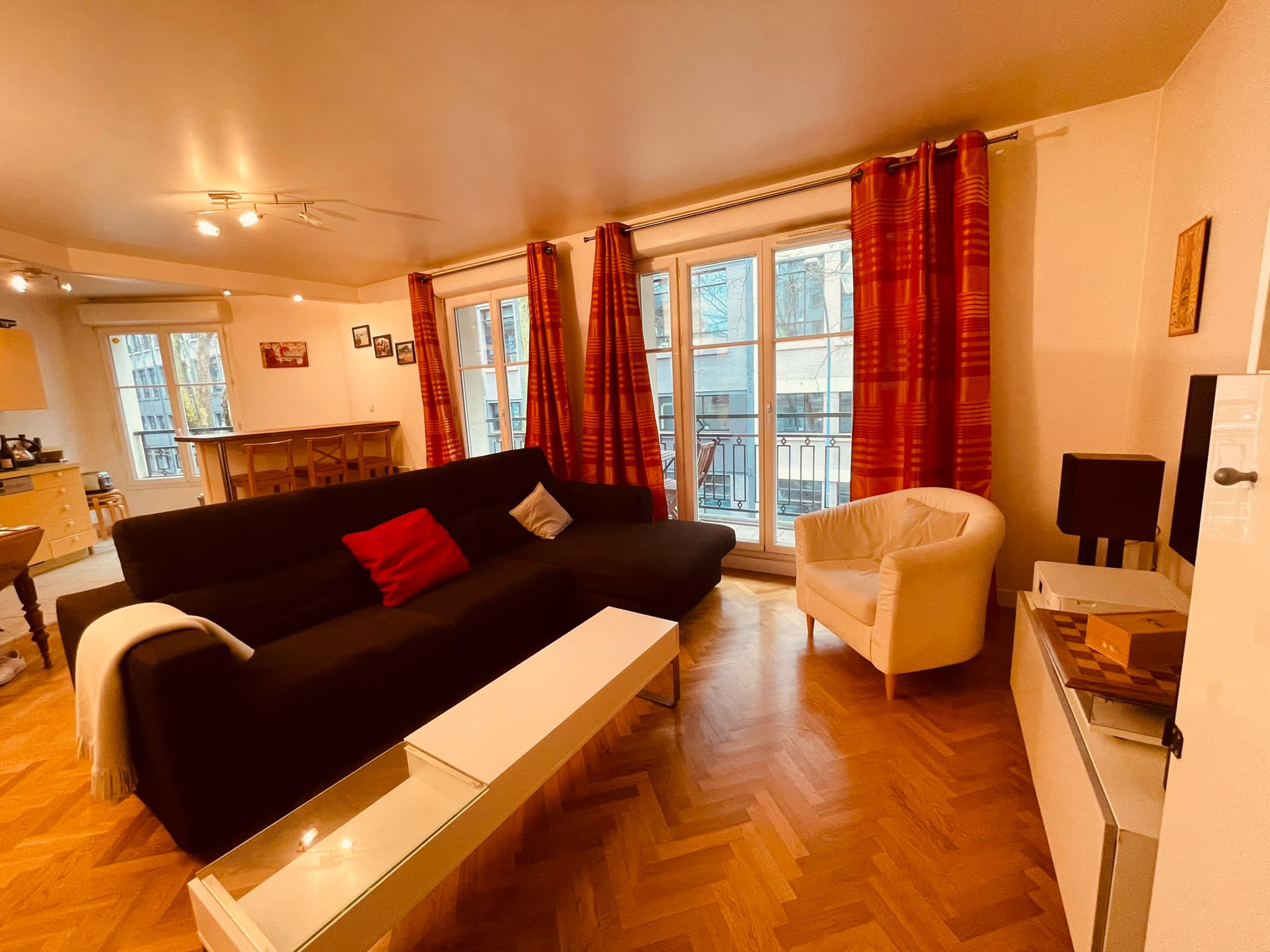 2 bedroom apartment 70 m² on the outskirts of Paris