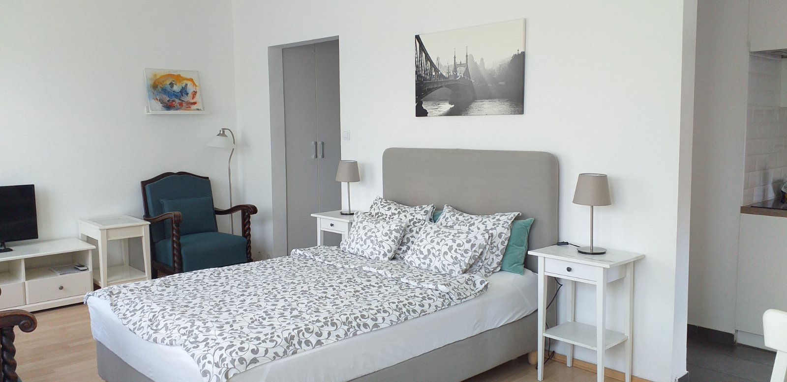 "Angelfield" close to the Danube, bath and centre