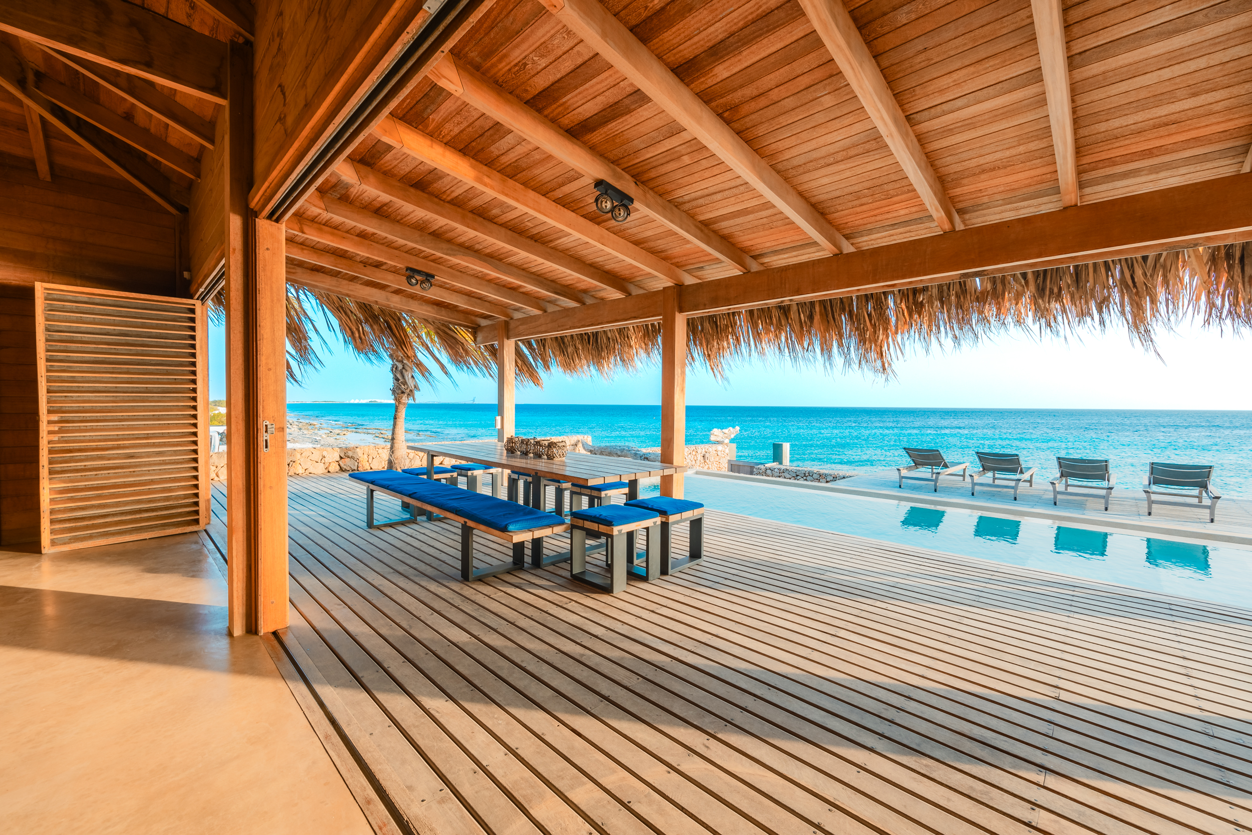 LARGE  ECO BEACH HOUSE ON THE BEACH SLEEPS 8