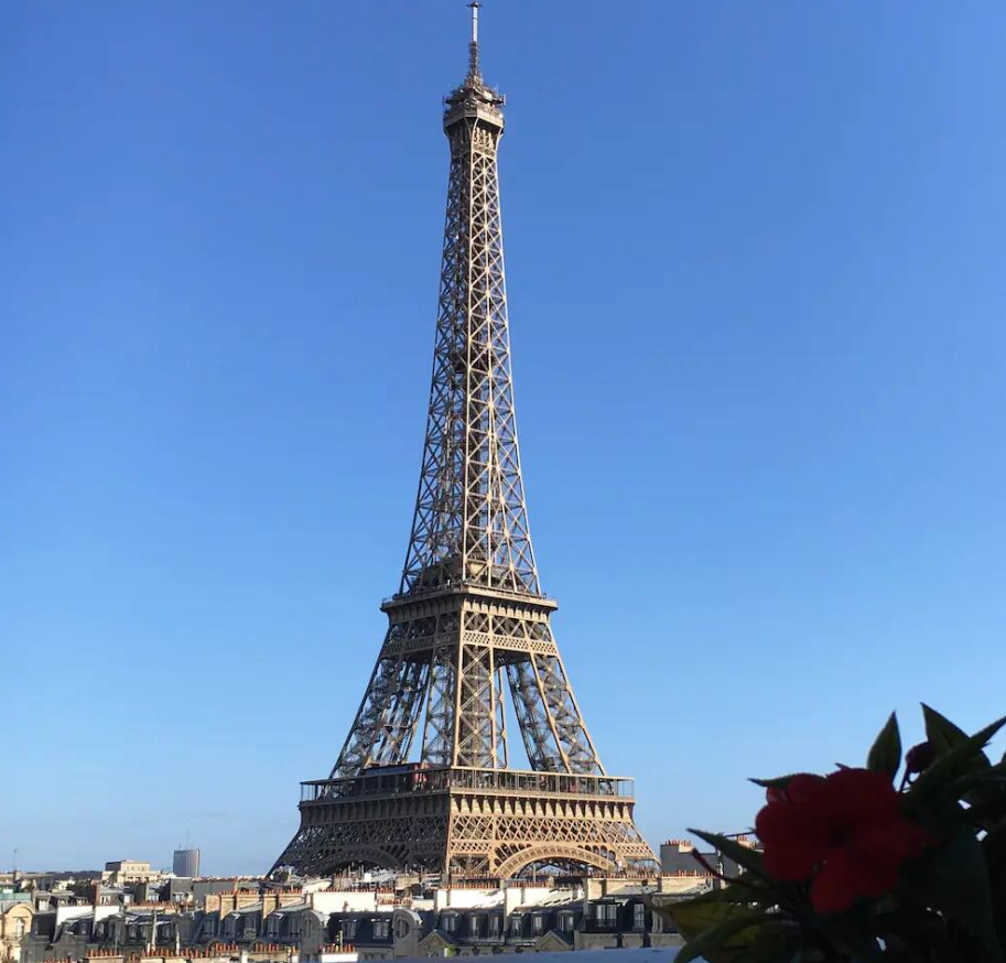 Magnifique vue Tour Eiffel chambre studio balcon