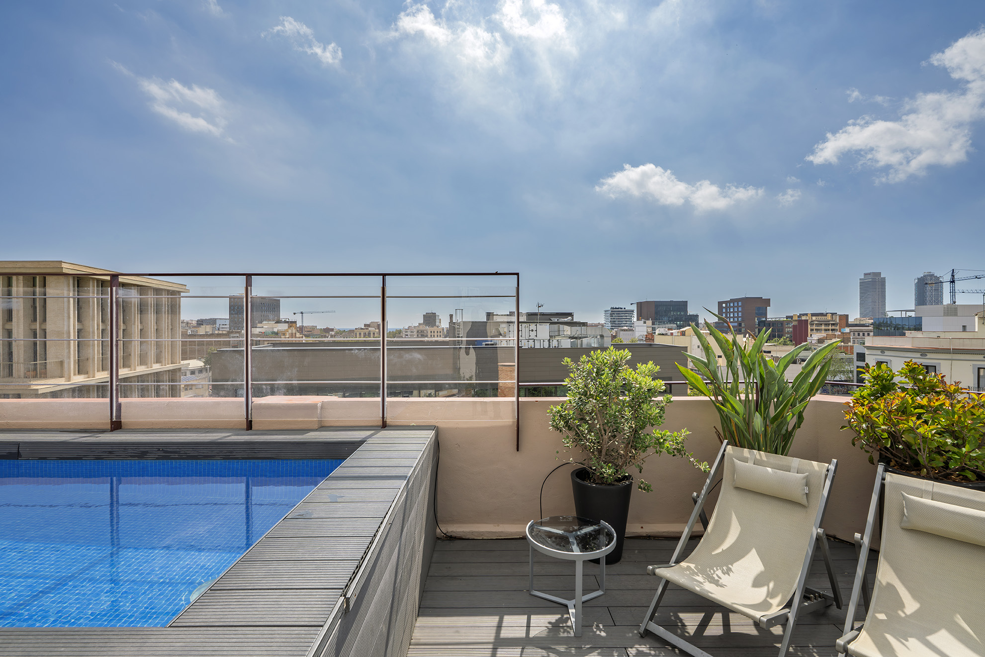 Near the beach, pool, AC, 2 bedrooms, 2 bathrooms