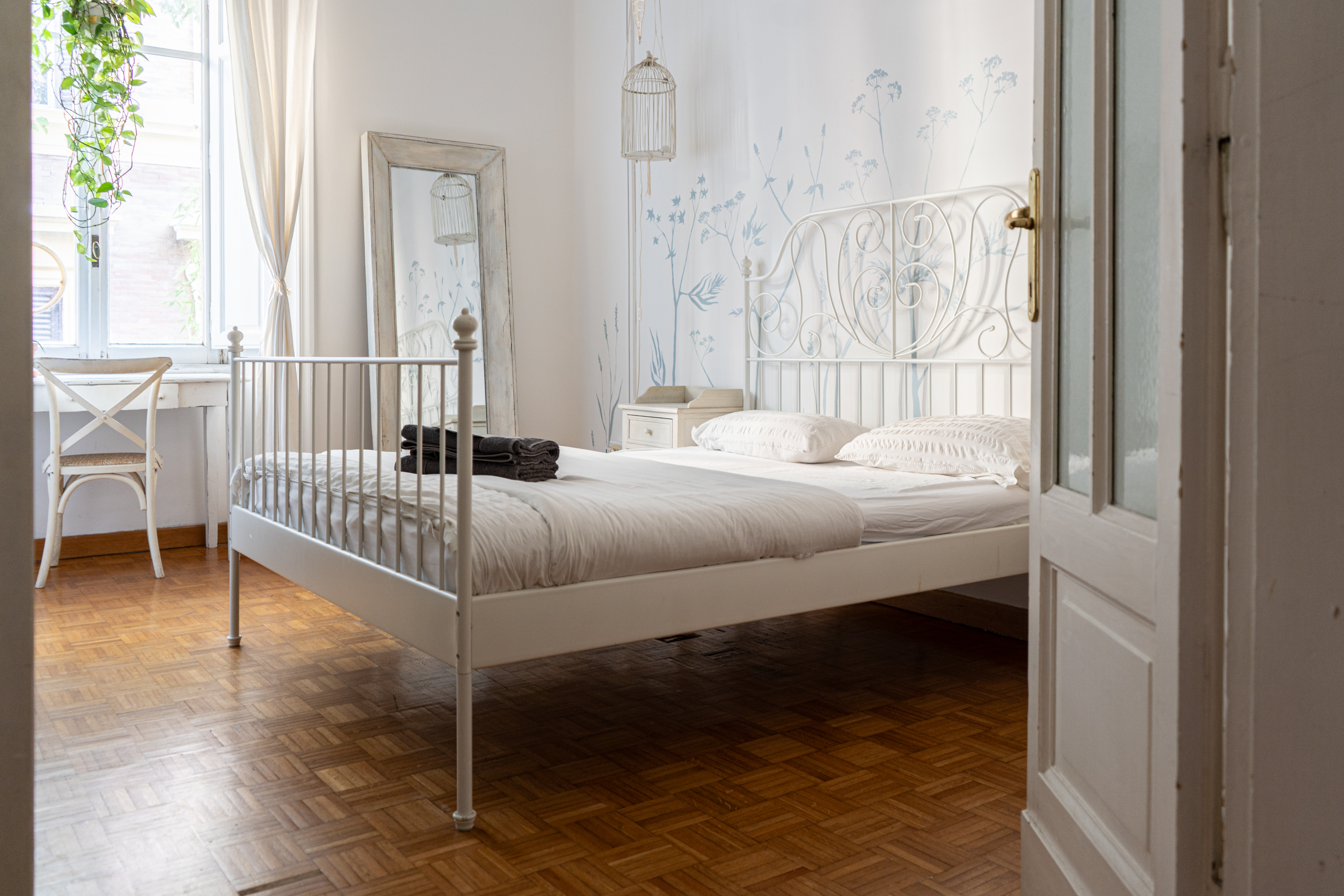The White Fairy BR ❤ Trastevere's Most Artsy APT