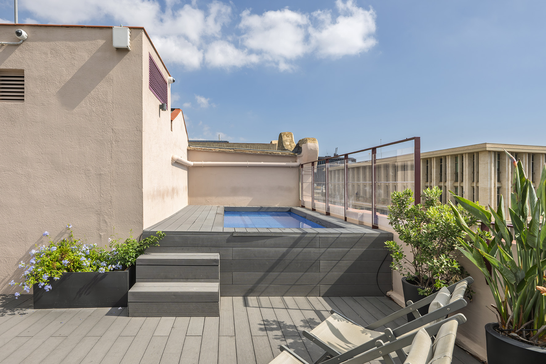 Near the beach, pool, 3-bedroom, 2-bathroom, AC