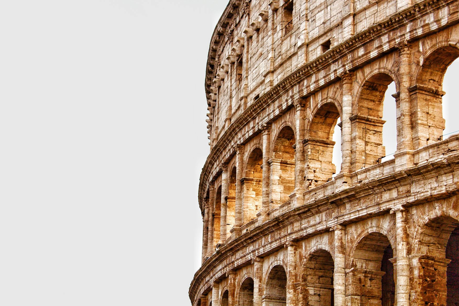 Windows on the Colosseum · Metro, Fast Wi-Fi & AC