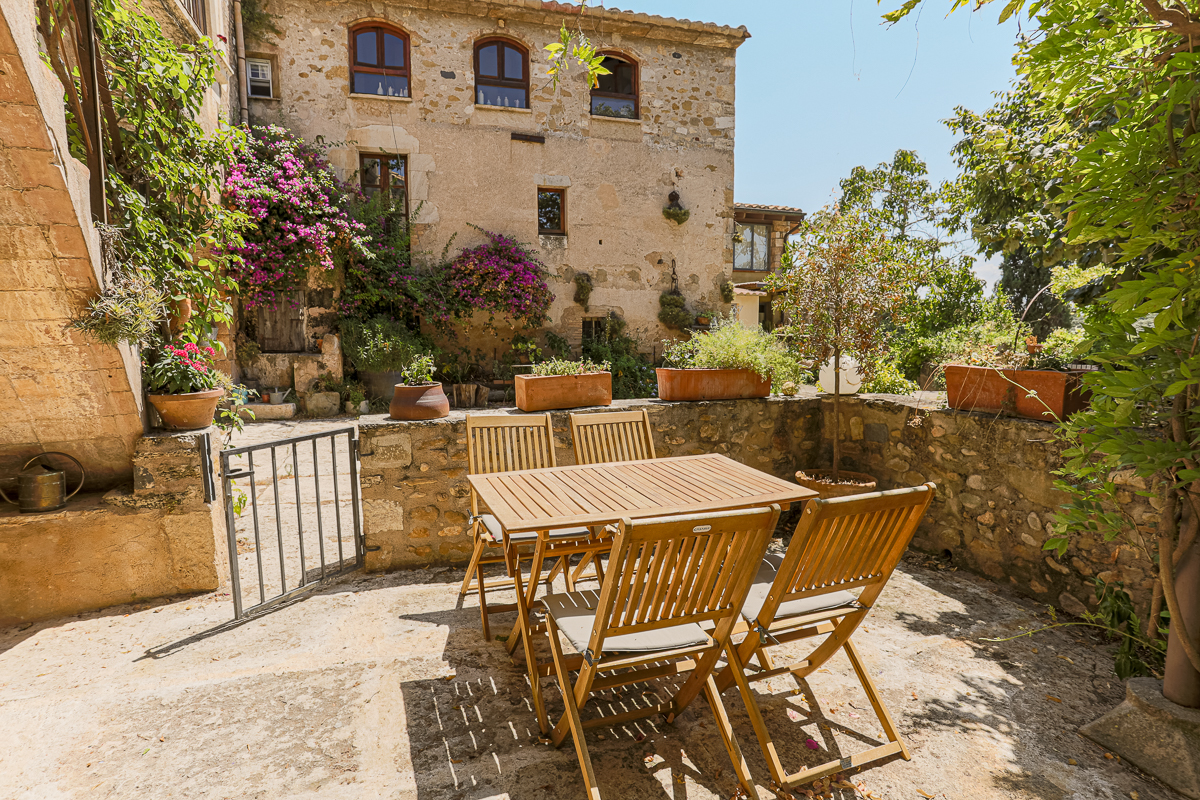 Charming barn in Mas Simon in Esponellà, Girona