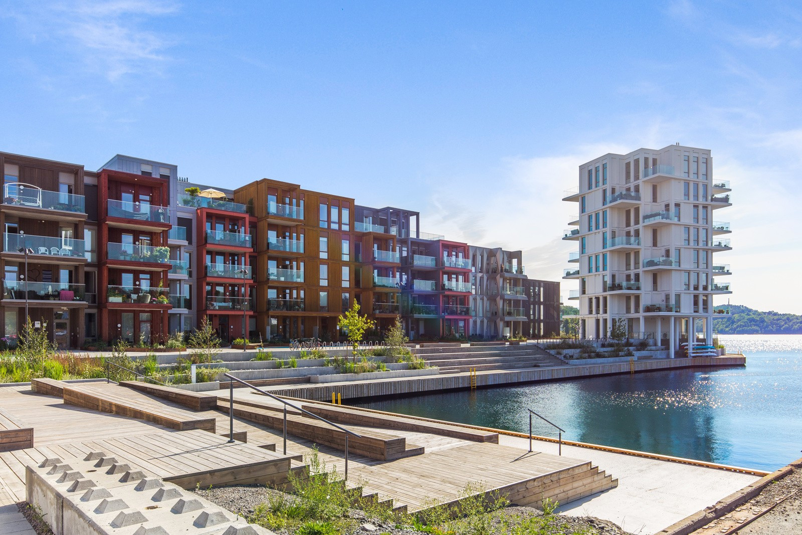 Sea, bathroom and city.