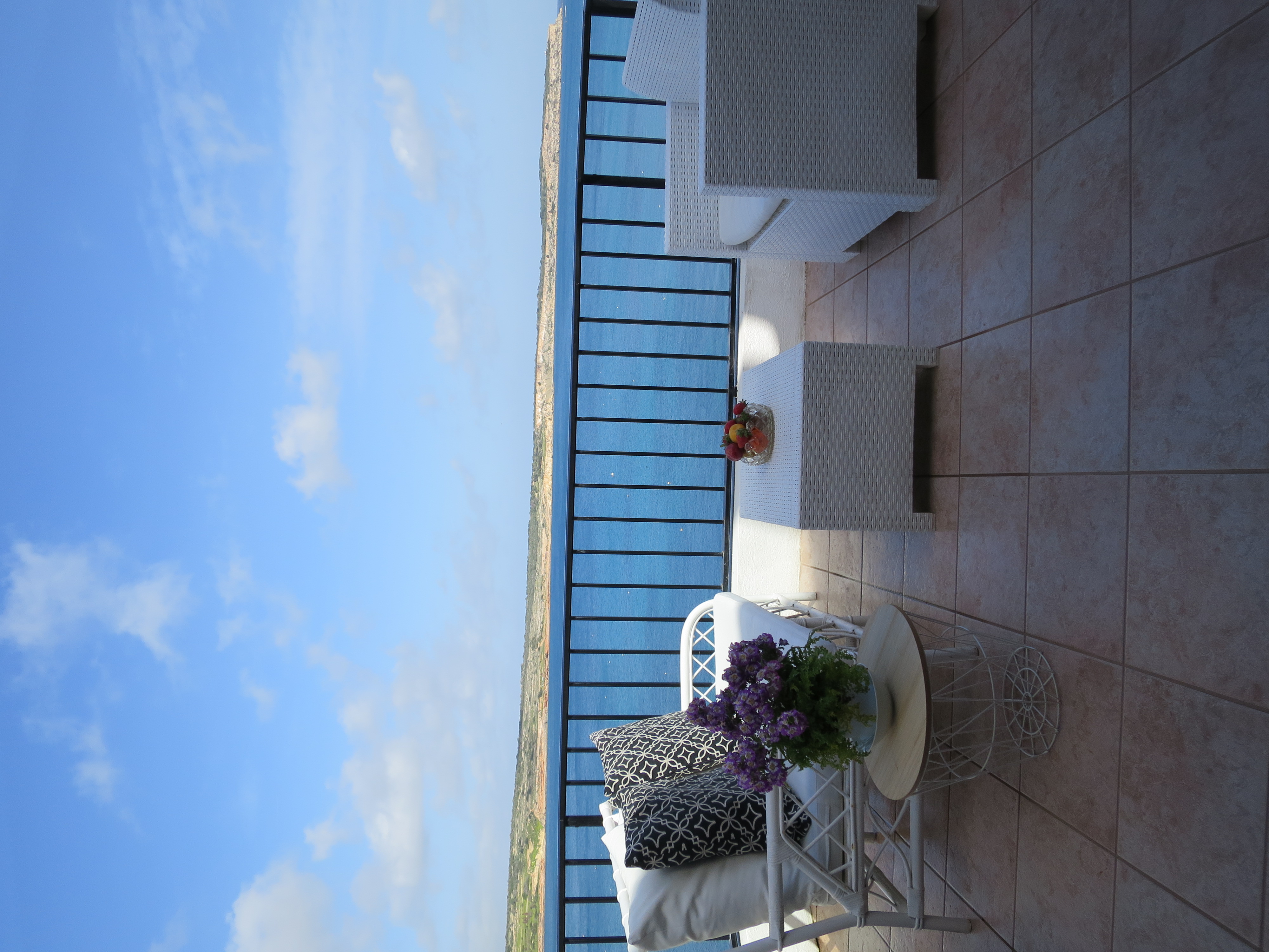 Seafront stunning apartment with panoramic seaview