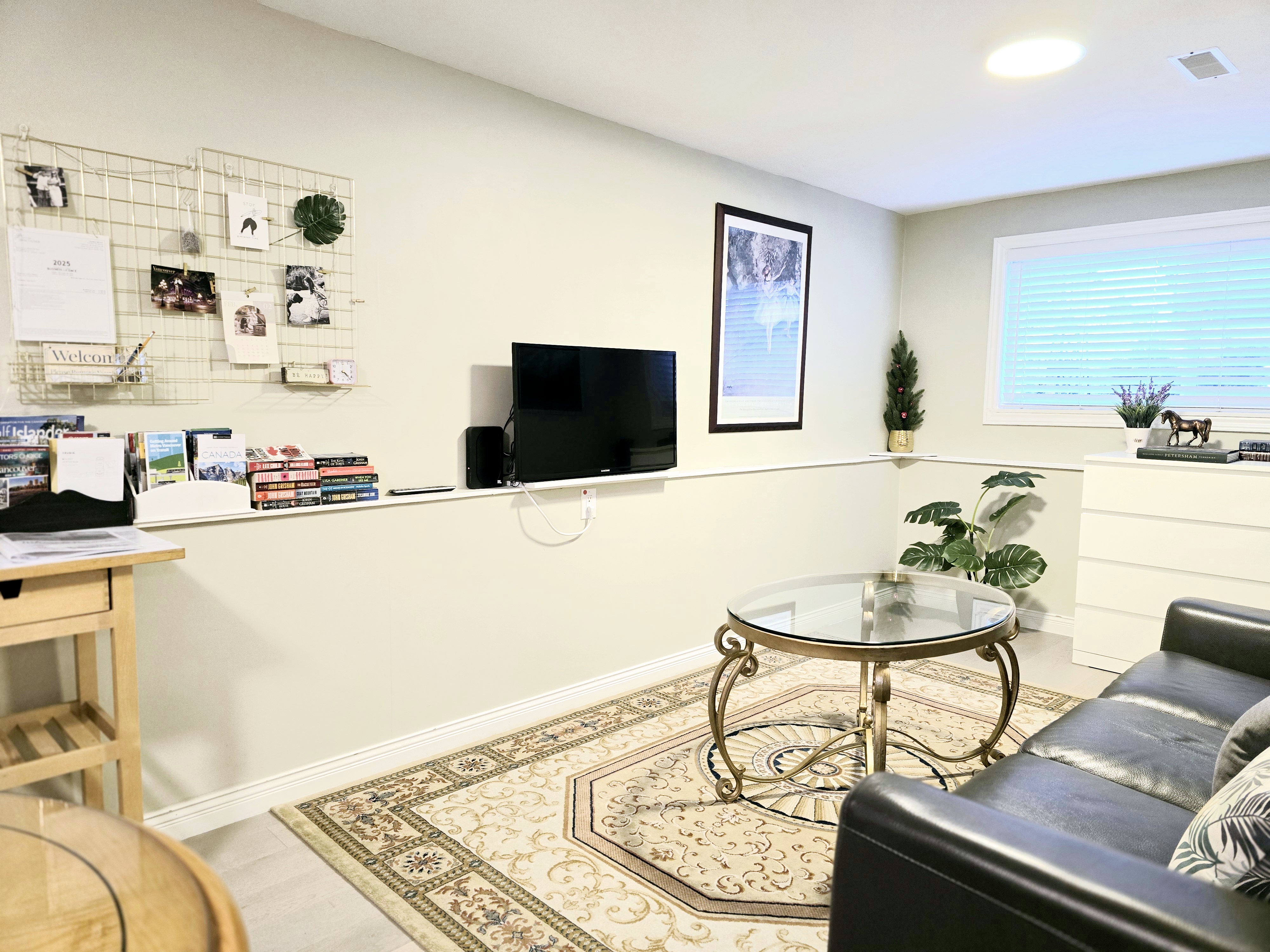 Cozy 1Bedroom +Spacious Livingroom Close Transit