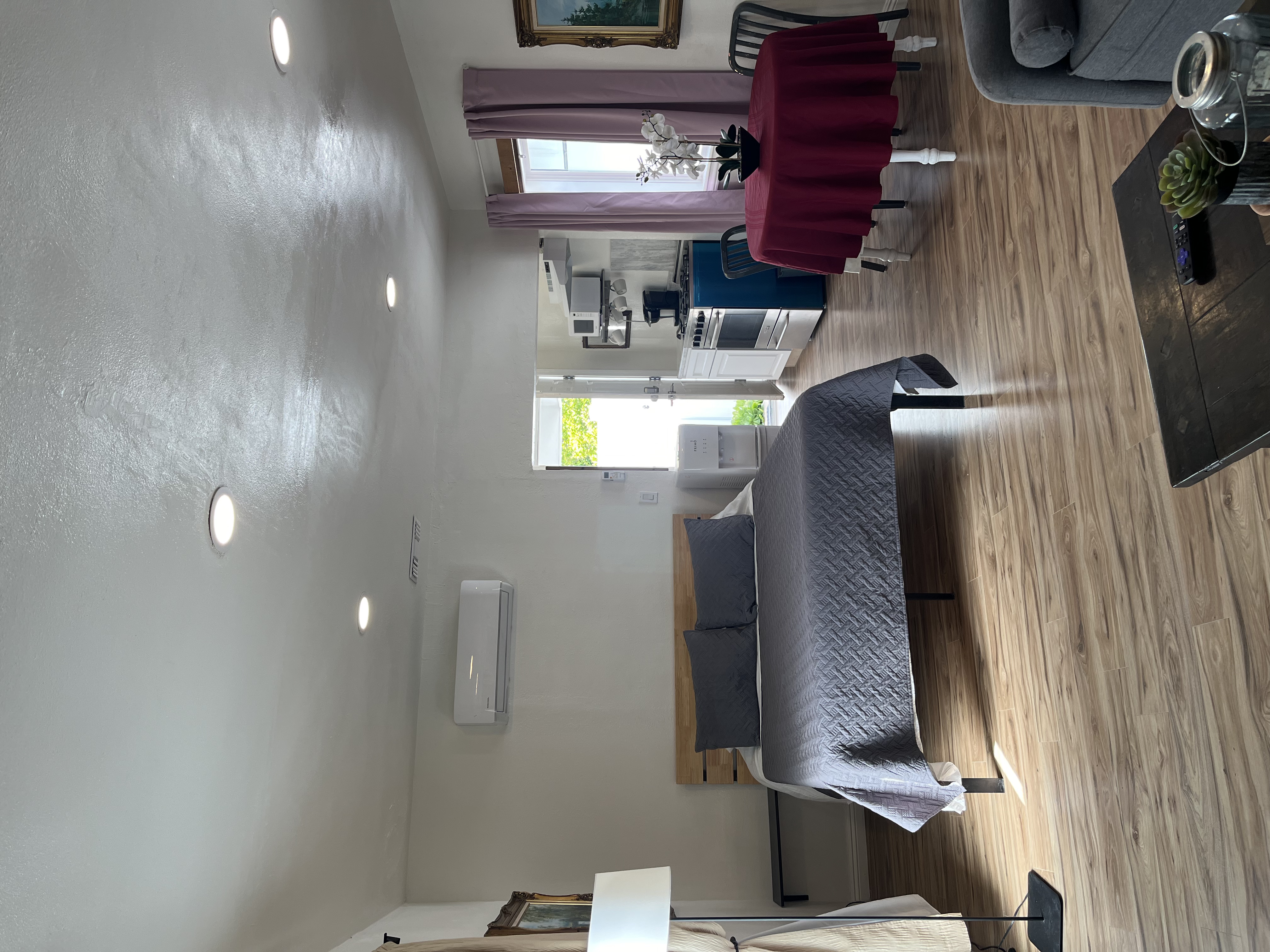 Quiet and Cozy Studio in Encino