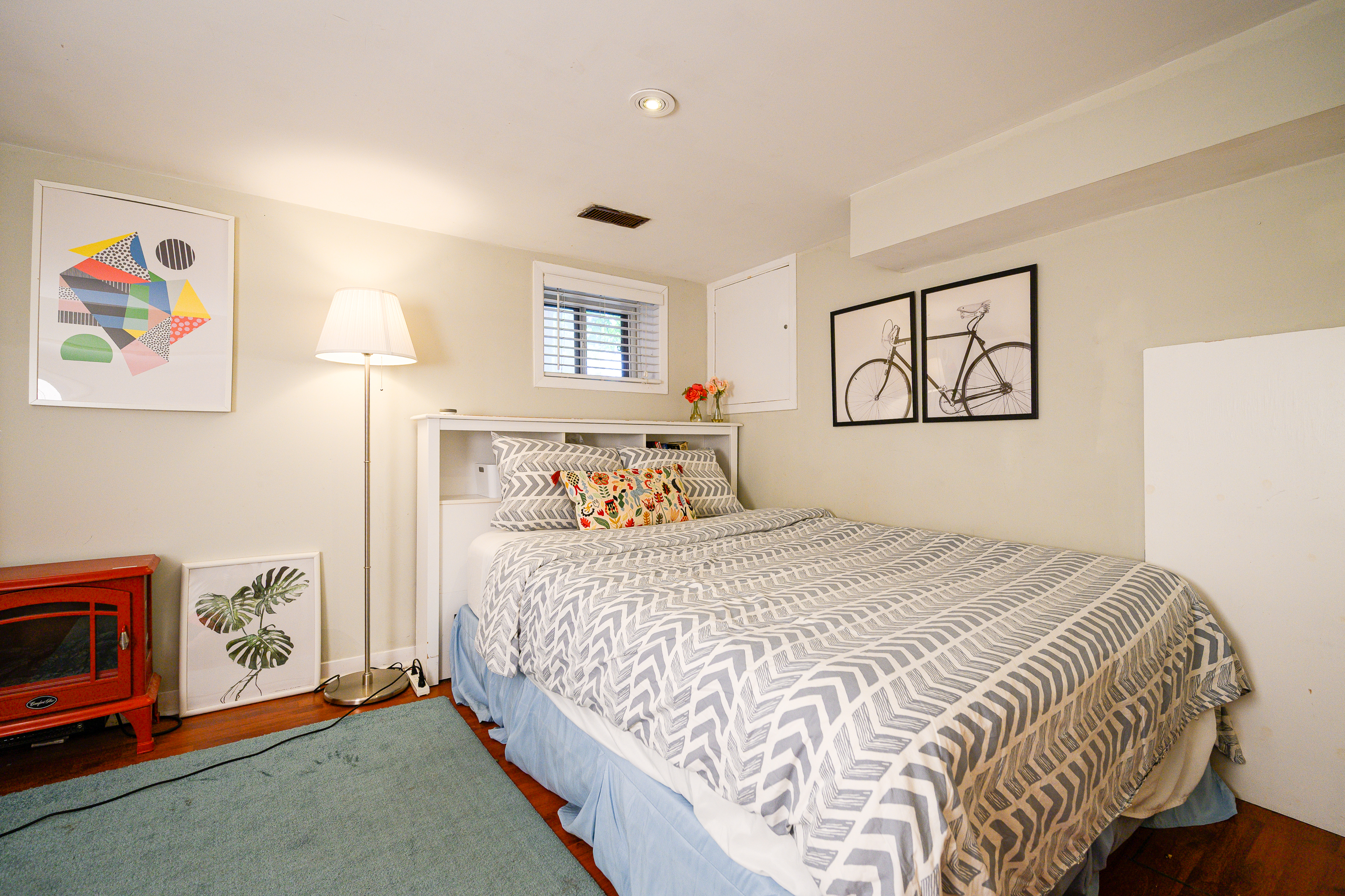 Cozy Self-Contained Basement w Entry• near Subway