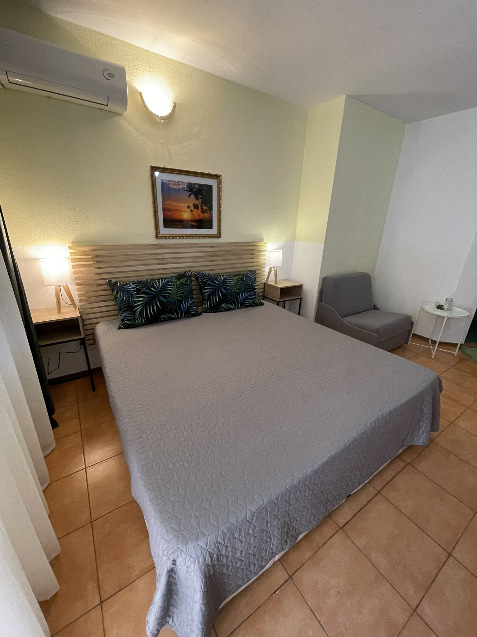 Large double room in house 